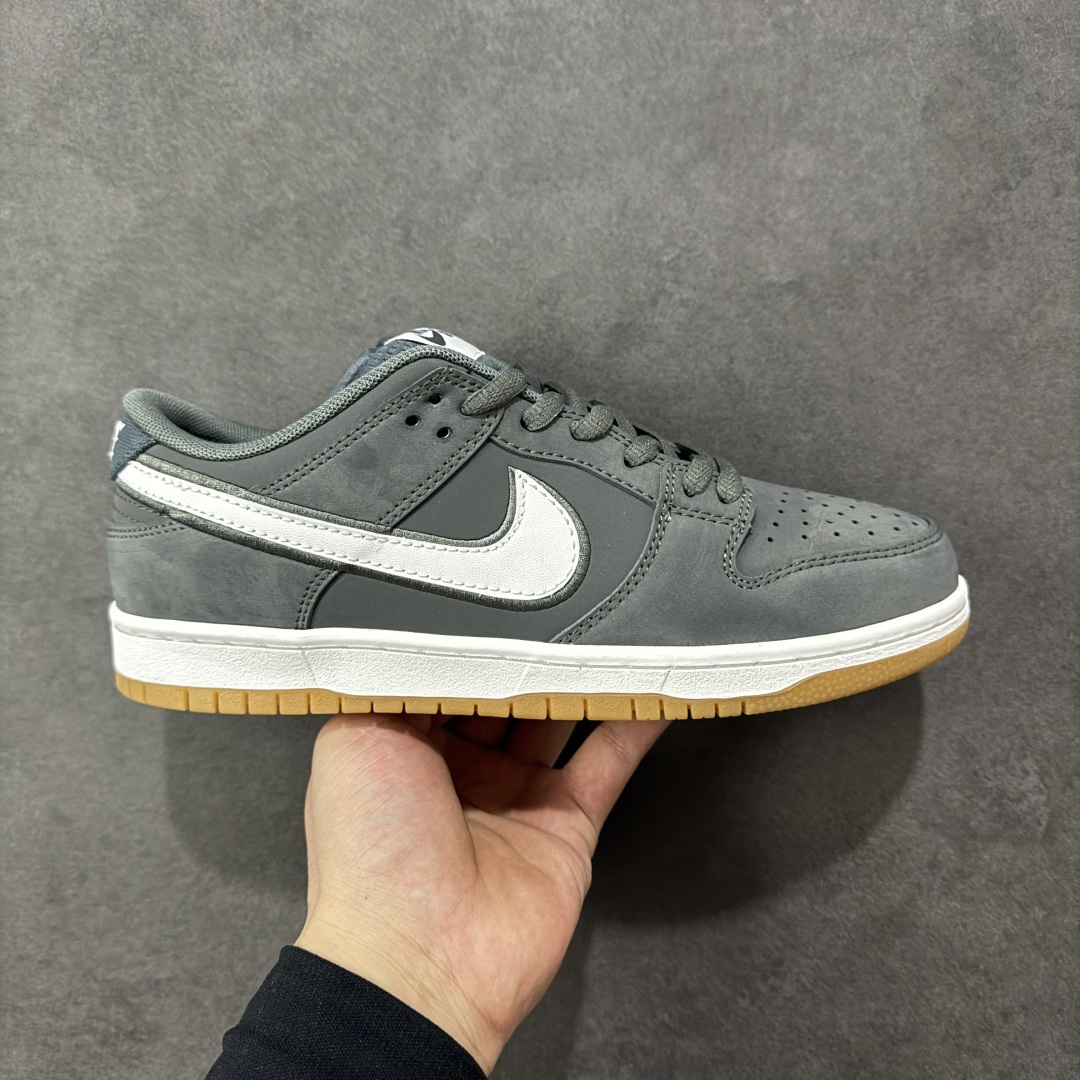 NO:621271,Local support stores [company level] NIKE DUNK LOW dunk series Nike retro low-top casual sports skateboard shoes, using ZoomAir air cushion with soft and comfortable foot feel, effectively absorbing the impact of extreme sports such as skateboarding when landing, providing better protection for street athletes 586qt93 Item number: FZ1287-300 Size: 36 36.5 37.5 38 38.5 39  40 40.5 41 42 42.5 43 44 45 46 Coding: XZB260270,19860909本地 支持放店【公司级】NIKE DUNK LOW 扣篮系列 耐克 复古低帮休闲运动滑板板鞋 采用脚感柔软舒适ZoomAir气垫 有效吸收滑板等极限运动在落地时带来的冲击力 为街头运动者们提供更好的保护586qt93 货号:FZ1287-300 尺码:36 36.5 37.5 38 38.5 39 40 40.5 41 42 42.5 43 44 45 46 编码:XZB260270,,Men's shoes