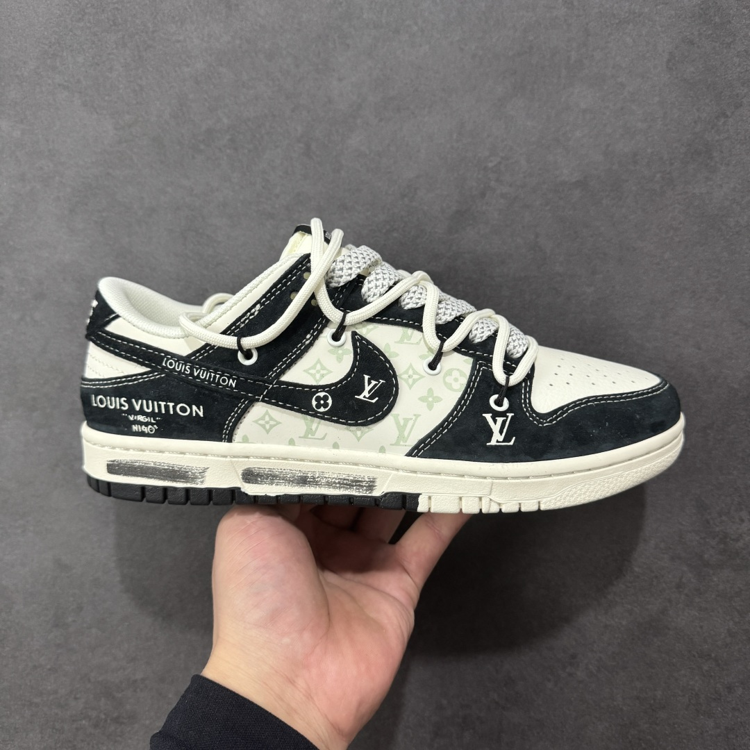 NO:621235,Local store support [Customized version] Nike SB Dunk Low 'LV co-branded - black graffiti drawstring' Anniversary high-end customization Low-top casual sneakers Customized shoe box Pure original quality shipment from the manufacturer Ultra-high cleanliness Clean leather cutting without any burrs Perfect details Item number CX5050-Y32 Size: 36 36.5 37.5 38 38.5 39 40 40.5 41 42  42.5 43 44 44.5 45 Coding: HXSB350360,,louis vuitton19860909本地 支持放店【定制版】Nike SB Dunk Low“LV联名——黑涂鸦抽绳” 周年高端定制 低帮休闲板鞋 定制鞋盒 大厂纯原品质出货 超高清洁度 皮料切割干净无任何毛边 细节完美 货号CX5050-Y32 Size:36 36.5 37.5 38 38.5 39 40 40.5 41 42 42.5 43 44 44.5 45 编码:HXSB350360,,louis vuitton,Men's shoes