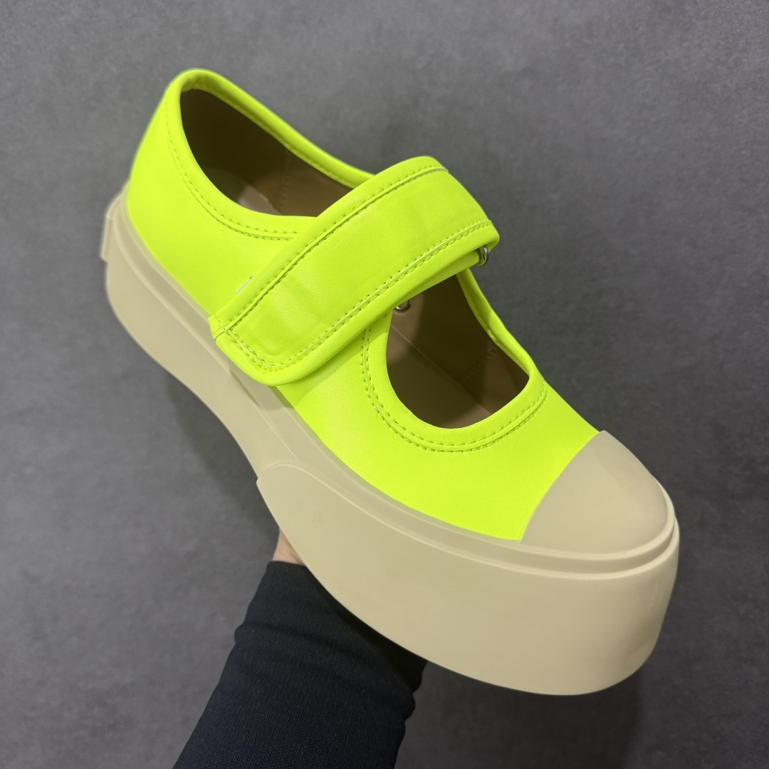 图片[3]-【广东纯原版本】Marni Pablo Leather Mary Jane Sneaker 意大利奢侈品品牌-玛尼·巴勃罗·玛丽珍系列低帮松糕厚底百搭魔术贴大头增高板鞋 女鞋广东原产 采用软质粒面牛剖革鞋面材质 内里水染牛皮及乳胶脚垫 内嵌PU乳胶缓震脚垫 外置4.0cm厘米增高防滑耐磨TPR橡胶大底❗ 赵露思宋祖儿同款爆款大头鞋！ 尺码：35-40-选品中心