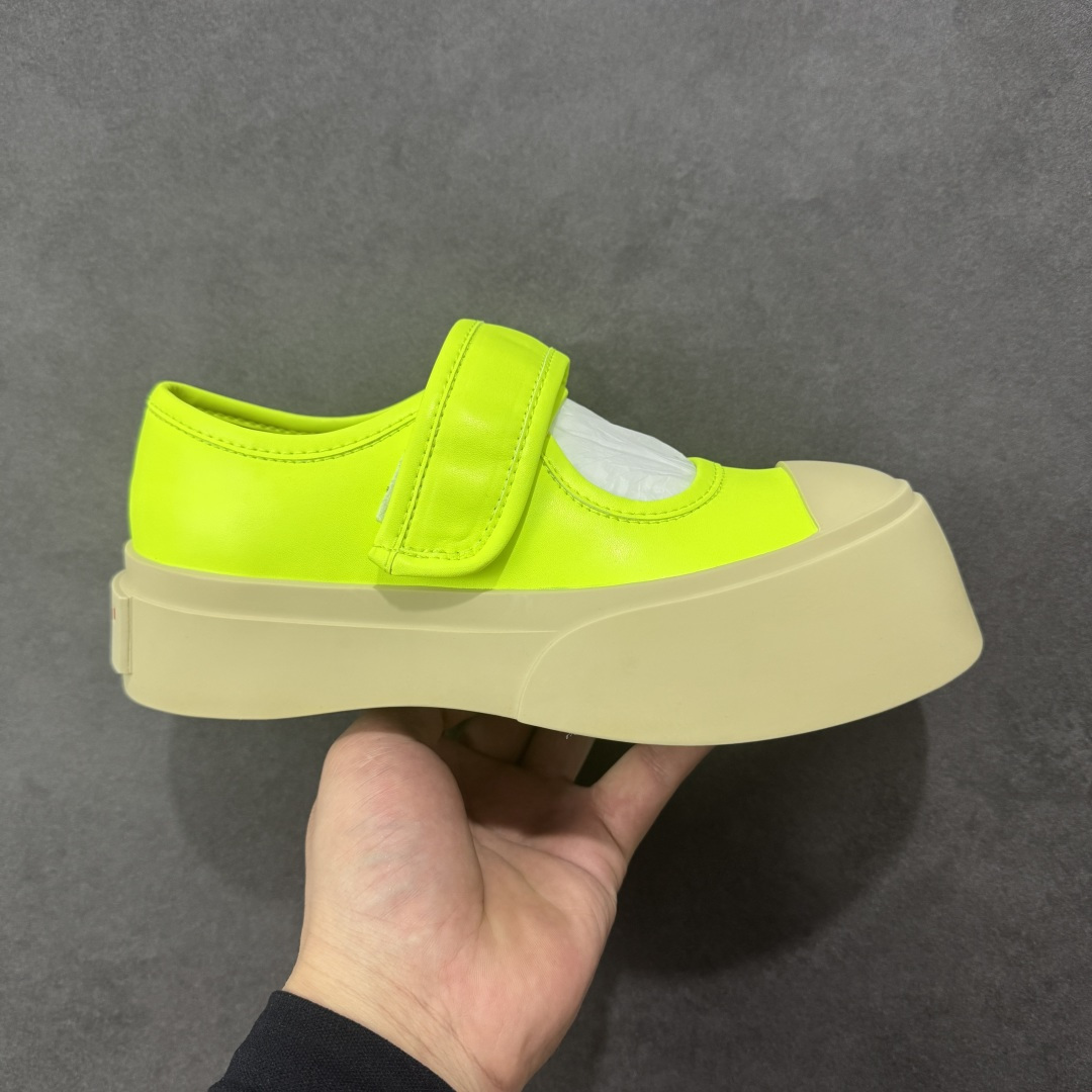 【广东纯原版本】Marni Pablo Leather Mary Jane Sneaker 意大利奢侈品品牌-玛尼·巴勃罗·玛丽珍系列低帮松糕厚底百搭魔术贴大头增高板鞋 女鞋广东原产 采用软质粒面牛剖革鞋面材质 内里水染牛皮及乳胶脚垫 内嵌PU乳胶缓震脚垫 外置4.0cm厘米增高防滑耐磨TPR橡胶大底❗ 赵露思宋祖儿同款爆款大头鞋! 尺码:35-40-选品中心