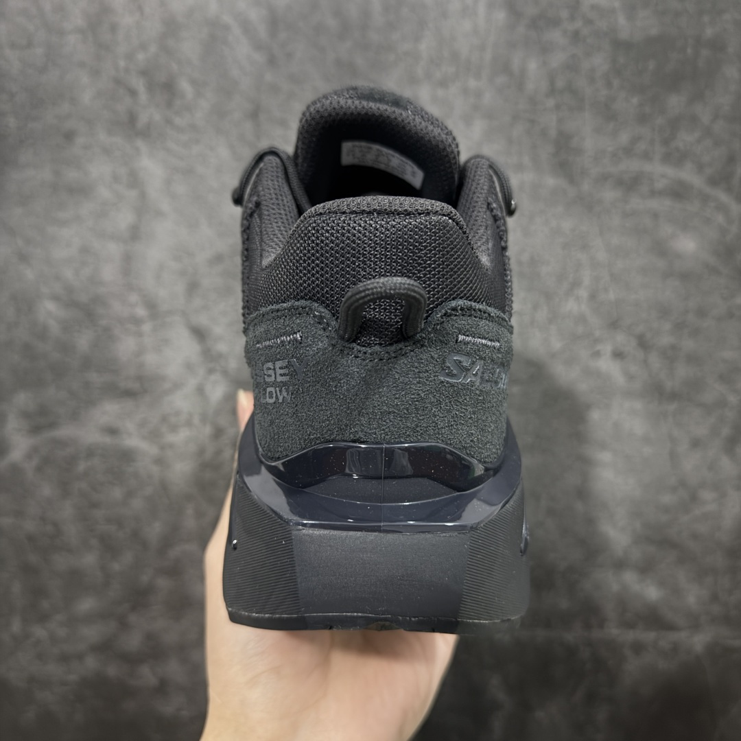 图片[4]-【巅峰版】SALOMON萨洛蒙 ODYSSEY ELMT LOW LTR 柔软舒适 耐磨透气轻便 低帮 生活休闲鞋 男款 雷军同款 473766 纯原外贸平台特供订单 耗时半年巨作 全套原纸板楦头开发 原厂特供网布配套加持 确保原汁原味 完美呈现版型 原档数据独家私模五层组合大底 原装Ortholite轻量化鞋垫 中底布带钢印编号 原厂TPU锁扣 进口港宝加持 后跟自然饱满 还原公司包裹性 鞋面以“锯齿”状的包裹系统呈现 在基色底之下加入了各种色点缀 将公司的最新技术和时尚前卫的造型融入耐用的长跑款式中 鞋面由 TPU 薄膜制成 并焊接在高耐磨网眼上 使其既时尚又坚固 由 ACS底盘支撑 可增强稳定性和支撑力 以及由橡胶凸耳 Contragrip外底覆盖的 EVA 缓冲中底 旨在应对崎岖的地形 鞋舌上的彩色Salomon 标签、Quicklace 系统以及鞋头、鞋舌和鞋跟上的附加品牌使细节更加完美 让穿着者可以轻松驾驭户外与通勤下的任何运动生活场景 无缝鞋身户外随意纵横 颜值与脚感兼备 出街通勤 绝对非常吸睛 你值得拥有 尺码：40 40.5 41 42 42.5 43 44 44.5 45-选品中心