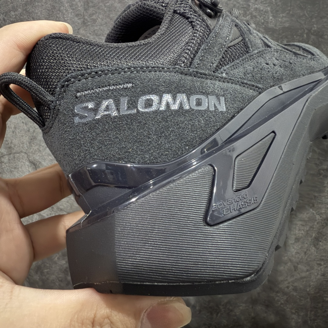 图片[2]-【巅峰版】SALOMON萨洛蒙 ODYSSEY ELMT LOW LTR 柔软舒适 耐磨透气轻便 低帮 生活休闲鞋 男款 雷军同款 473766 纯原外贸平台特供订单 耗时半年巨作 全套原纸板楦头开发 原厂特供网布配套加持 确保原汁原味 完美呈现版型 原档数据独家私模五层组合大底 原装Ortholite轻量化鞋垫 中底布带钢印编号 原厂TPU锁扣 进口港宝加持 后跟自然饱满 还原公司包裹性 鞋面以“锯齿”状的包裹系统呈现 在基色底之下加入了各种色点缀 将公司的最新技术和时尚前卫的造型融入耐用的长跑款式中 鞋面由 TPU 薄膜制成 并焊接在高耐磨网眼上 使其既时尚又坚固 由 ACS底盘支撑 可增强稳定性和支撑力 以及由橡胶凸耳 Contragrip外底覆盖的 EVA 缓冲中底 旨在应对崎岖的地形 鞋舌上的彩色Salomon 标签、Quicklace 系统以及鞋头、鞋舌和鞋跟上的附加品牌使细节更加完美 让穿着者可以轻松驾驭户外与通勤下的任何运动生活场景 无缝鞋身户外随意纵横 颜值与脚感兼备 出街通勤 绝对非常吸睛 你值得拥有 尺码：40 40.5 41 42 42.5 43 44 44.5 45-选品中心