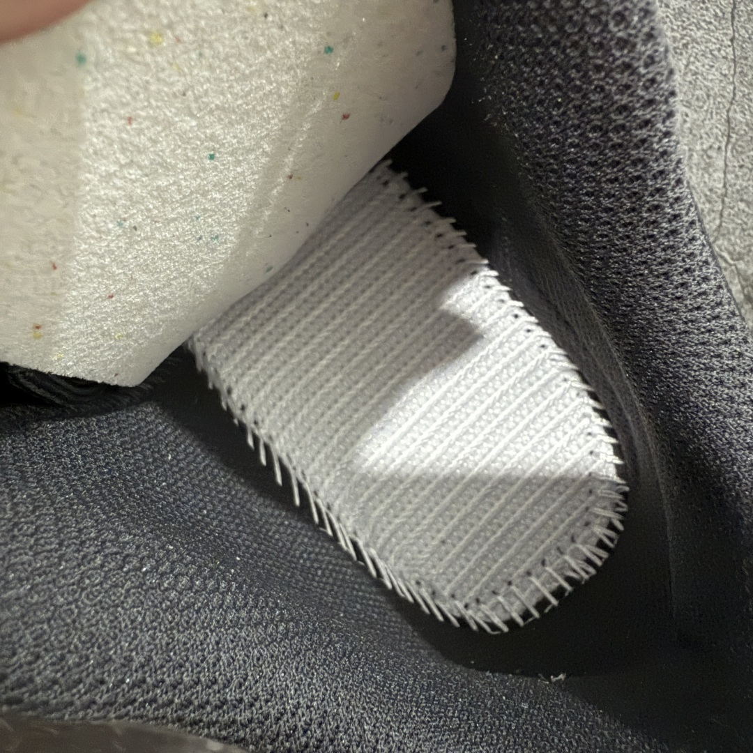 图片[7]-【巅峰版】SALOMON萨洛蒙 ODYSSEY ELMT LOW LTR 柔软舒适 耐磨透气轻便 低帮 生活休闲鞋 男款 雷军同款 473766 纯原外贸平台特供订单 耗时半年巨作 全套原纸板楦头开发 原厂特供网布配套加持 确保原汁原味 完美呈现版型 原档数据独家私模五层组合大底 原装Ortholite轻量化鞋垫 中底布带钢印编号 原厂TPU锁扣 进口港宝加持 后跟自然饱满 还原公司包裹性 鞋面以“锯齿”状的包裹系统呈现 在基色底之下加入了各种色点缀 将公司的最新技术和时尚前卫的造型融入耐用的长跑款式中 鞋面由 TPU 薄膜制成 并焊接在高耐磨网眼上 使其既时尚又坚固 由 ACS底盘支撑 可增强稳定性和支撑力 以及由橡胶凸耳 Contragrip外底覆盖的 EVA 缓冲中底 旨在应对崎岖的地形 鞋舌上的彩色Salomon 标签、Quicklace 系统以及鞋头、鞋舌和鞋跟上的附加品牌使细节更加完美 让穿着者可以轻松驾驭户外与通勤下的任何运动生活场景 无缝鞋身户外随意纵横 颜值与脚感兼备 出街通勤 绝对非常吸睛 你值得拥有 尺码：40 40.5 41 42 42.5 43 44 44.5 45-选品中心