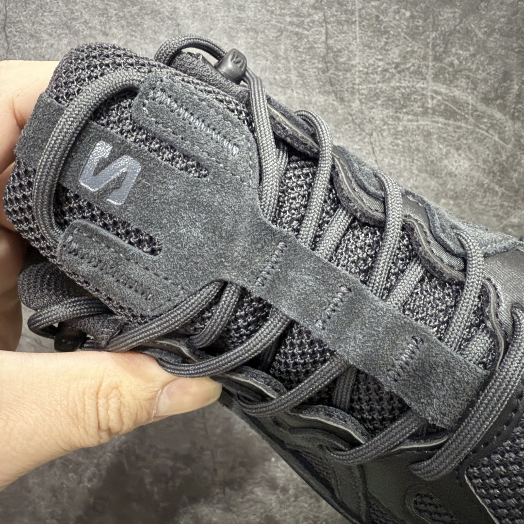 图片[5]-【巅峰版】SALOMON萨洛蒙 ODYSSEY ELMT LOW LTR 柔软舒适 耐磨透气轻便 低帮 生活休闲鞋 男款 雷军同款 473766 纯原外贸平台特供订单 耗时半年巨作 全套原纸板楦头开发 原厂特供网布配套加持 确保原汁原味 完美呈现版型 原档数据独家私模五层组合大底 原装Ortholite轻量化鞋垫 中底布带钢印编号 原厂TPU锁扣 进口港宝加持 后跟自然饱满 还原公司包裹性 鞋面以“锯齿”状的包裹系统呈现 在基色底之下加入了各种色点缀 将公司的最新技术和时尚前卫的造型融入耐用的长跑款式中 鞋面由 TPU 薄膜制成 并焊接在高耐磨网眼上 使其既时尚又坚固 由 ACS底盘支撑 可增强稳定性和支撑力 以及由橡胶凸耳 Contragrip外底覆盖的 EVA 缓冲中底 旨在应对崎岖的地形 鞋舌上的彩色Salomon 标签、Quicklace 系统以及鞋头、鞋舌和鞋跟上的附加品牌使细节更加完美 让穿着者可以轻松驾驭户外与通勤下的任何运动生活场景 无缝鞋身户外随意纵横 颜值与脚感兼备 出街通勤 绝对非常吸睛 你值得拥有 尺码：40 40.5 41 42 42.5 43 44 44.5 45-选品中心