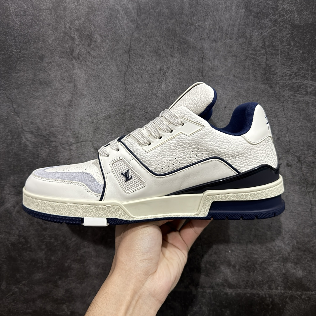 图片[2]-【ZOD版本】Louis Vuitton LV Trainer系列运动休闲板鞋 独家订单，从压花工艺、TPU胶片至大底制作，均采用独立开发的专属模具。定制皮料，细致还原原版纹路与光泽度，真正做到1：1对标原版。 真材实料，毫不妥协——克重与原鞋保持一致，上手一掂便知，原鞋的压手感，扎实分量与质感。市面上许多版本为控制成本，克重往往偏轻很多. 看货说话，真正原汁原味，不惧对比。懂行的大哥请看过来，市面上流通的各个版本任你比对，我们信心十足，静候您的检验。 尺码：35-46-选品中心