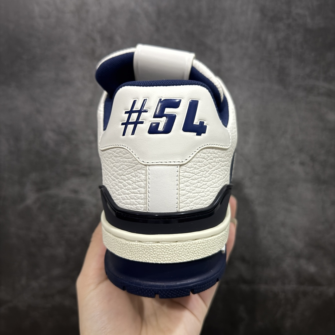 图片[4]-【ZOD版本】Louis Vuitton LV Trainer系列运动休闲板鞋 独家订单，从压花工艺、TPU胶片至大底制作，均采用独立开发的专属模具。定制皮料，细致还原原版纹路与光泽度，真正做到1：1对标原版。 真材实料，毫不妥协——克重与原鞋保持一致，上手一掂便知，原鞋的压手感，扎实分量与质感。市面上许多版本为控制成本，克重往往偏轻很多. 看货说话，真正原汁原味，不惧对比。懂行的大哥请看过来，市面上流通的各个版本任你比对，我们信心十足，静候您的检验。 尺码：35-46-选品中心