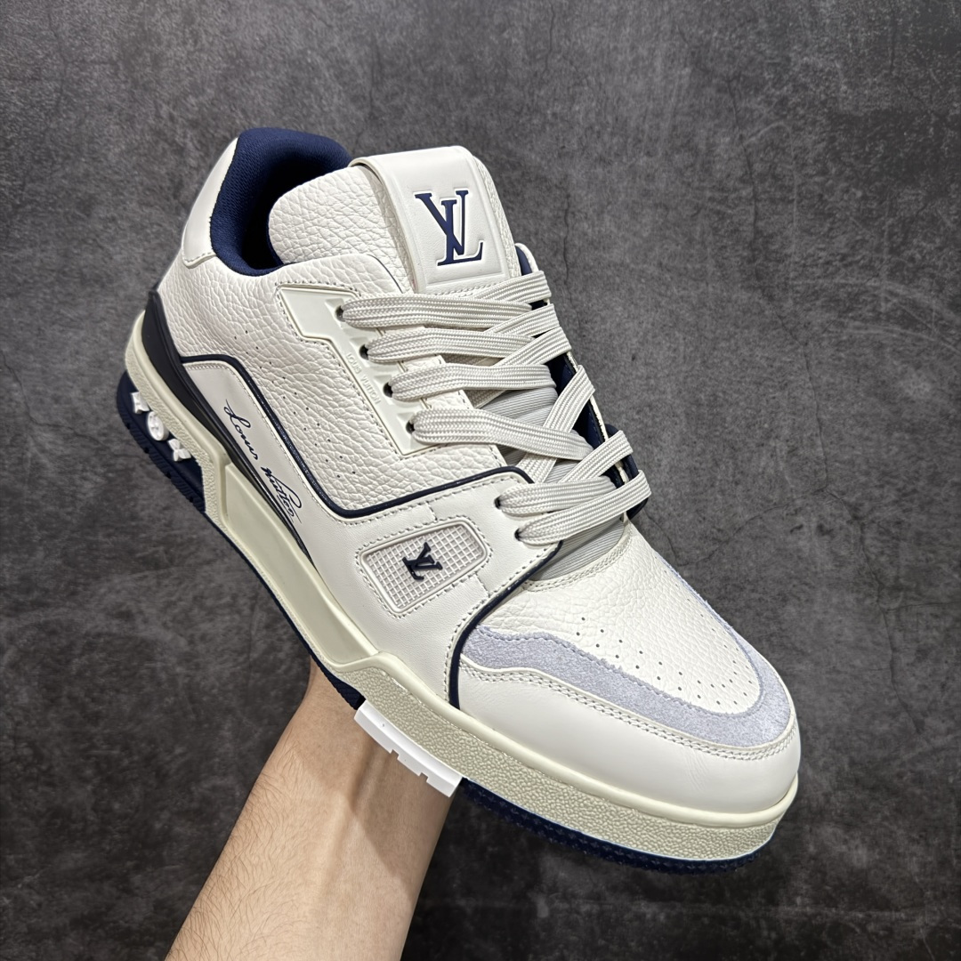 图片[3]-【ZOD版本】Louis Vuitton LV Trainer系列运动休闲板鞋 独家订单，从压花工艺、TPU胶片至大底制作，均采用独立开发的专属模具。定制皮料，细致还原原版纹路与光泽度，真正做到1：1对标原版。 真材实料，毫不妥协——克重与原鞋保持一致，上手一掂便知，原鞋的压手感，扎实分量与质感。市面上许多版本为控制成本，克重往往偏轻很多. 看货说话，真正原汁原味，不惧对比。懂行的大哥请看过来，市面上流通的各个版本任你比对，我们信心十足，静候您的检验。 尺码：35-46-选品中心