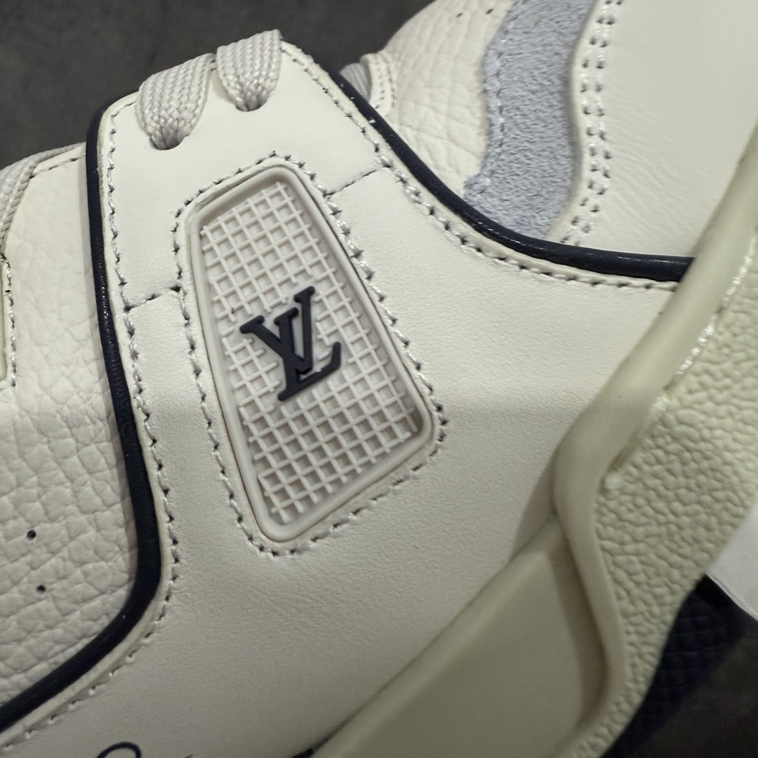 图片[5]-【ZOD版本】Louis Vuitton LV Trainer系列运动休闲板鞋 独家订单，从压花工艺、TPU胶片至大底制作，均采用独立开发的专属模具。定制皮料，细致还原原版纹路与光泽度，真正做到1：1对标原版。 真材实料，毫不妥协——克重与原鞋保持一致，上手一掂便知，原鞋的压手感，扎实分量与质感。市面上许多版本为控制成本，克重往往偏轻很多. 看货说话，真正原汁原味，不惧对比。懂行的大哥请看过来，市面上流通的各个版本任你比对，我们信心十足，静候您的检验。 尺码：35-46-选品中心
