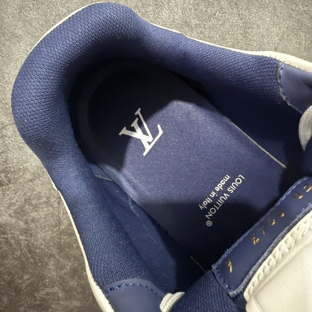 图片[9]-【ZOD版本】Louis Vuitton LV Trainer系列运动休闲板鞋 独家订单，从压花工艺、TPU胶片至大底制作，均采用独立开发的专属模具。定制皮料，细致还原原版纹路与光泽度，真正做到1：1对标原版。 真材实料，毫不妥协——克重与原鞋保持一致，上手一掂便知，原鞋的压手感，扎实分量与质感。市面上许多版本为控制成本，克重往往偏轻很多. 看货说话，真正原汁原味，不惧对比。懂行的大哥请看过来，市面上流通的各个版本任你比对，我们信心十足，静候您的检验。 尺码：35-46-选品中心