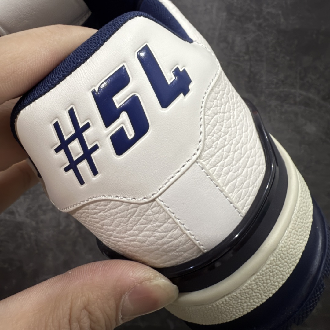 图片[2]-【ZOD版本】Louis Vuitton LV Trainer系列运动休闲板鞋 独家订单，从压花工艺、TPU胶片至大底制作，均采用独立开发的专属模具。定制皮料，细致还原原版纹路与光泽度，真正做到1：1对标原版。 真材实料，毫不妥协——克重与原鞋保持一致，上手一掂便知，原鞋的压手感，扎实分量与质感。市面上许多版本为控制成本，克重往往偏轻很多. 看货说话，真正原汁原味，不惧对比。懂行的大哥请看过来，市面上流通的各个版本任你比对，我们信心十足，静候您的检验。 尺码：35-46-选品中心