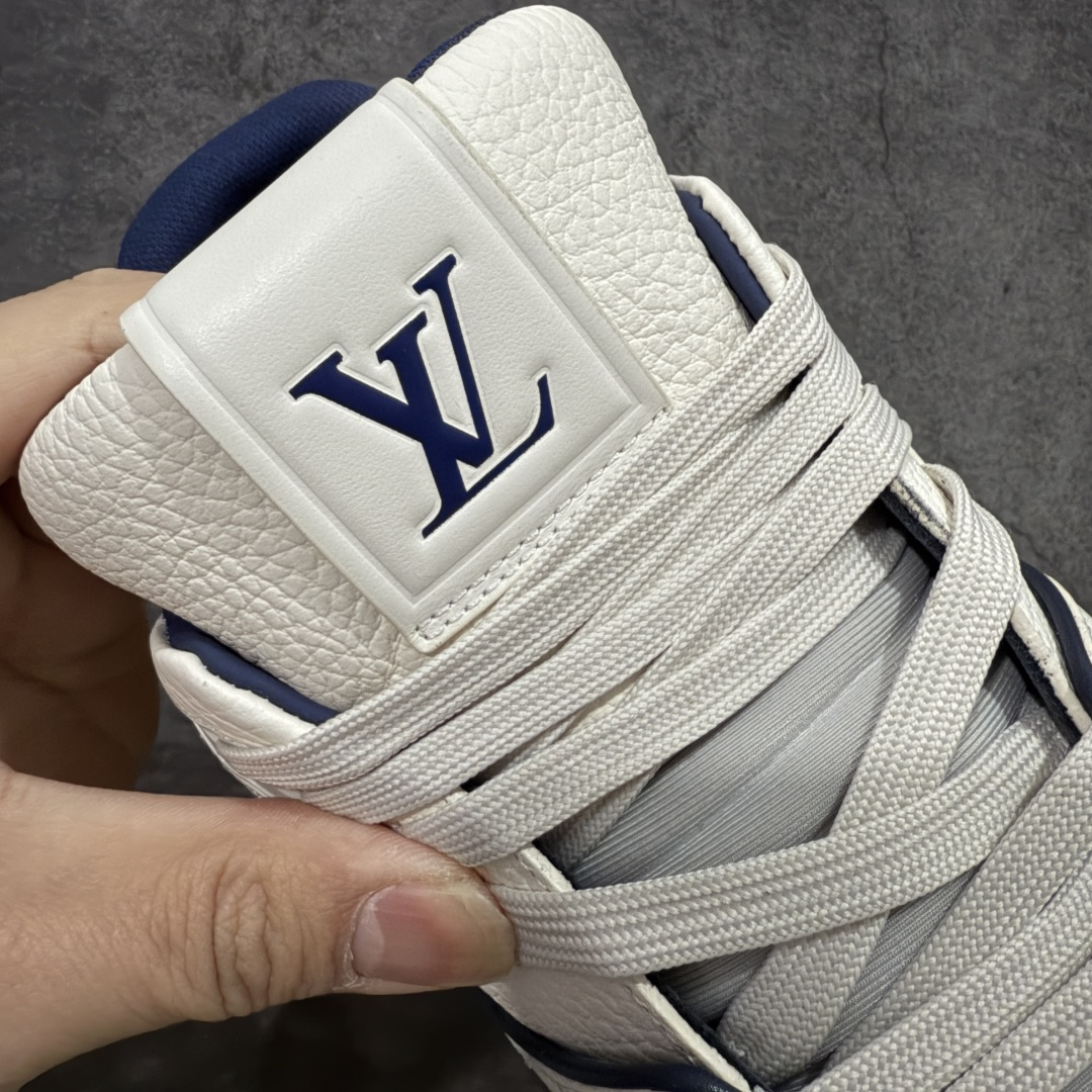 图片[7]-【ZOD版本】Louis Vuitton LV Trainer系列运动休闲板鞋 独家订单，从压花工艺、TPU胶片至大底制作，均采用独立开发的专属模具。定制皮料，细致还原原版纹路与光泽度，真正做到1：1对标原版。 真材实料，毫不妥协——克重与原鞋保持一致，上手一掂便知，原鞋的压手感，扎实分量与质感。市面上许多版本为控制成本，克重往往偏轻很多. 看货说话，真正原汁原味，不惧对比。懂行的大哥请看过来，市面上流通的各个版本任你比对，我们信心十足，静候您的检验。 尺码：35-46-选品中心
