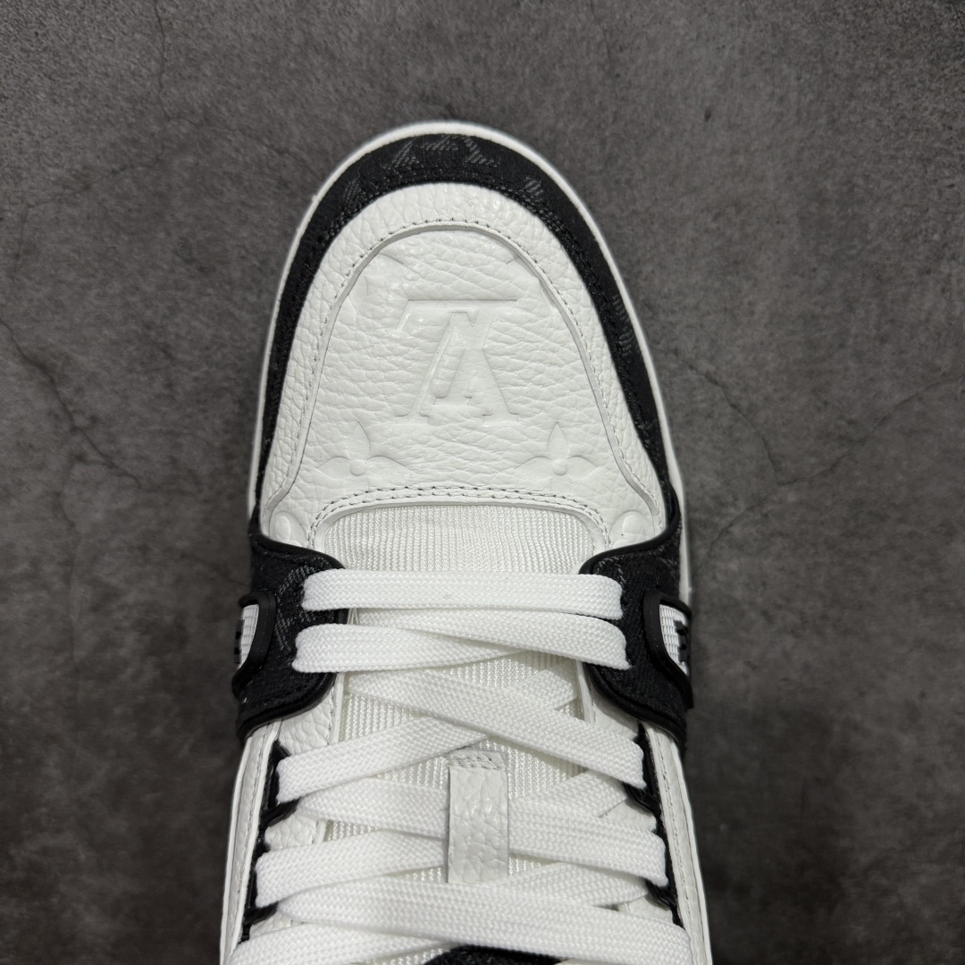 图片[5]-【ZOD版本】Louis Vuitton LV Trainer系列运动休闲板鞋 独家订单，从压花工艺、TPU胶片至大底制作，均采用独立开发的专属模具。定制皮料，细致还原原版纹路与光泽度，真正做到1：1对标原版。 真材实料，毫不妥协——克重与原鞋保持一致，上手一掂便知，原鞋的压手感，扎实分量与质感。市面上许多版本为控制成本，克重往往偏轻很多. 看货说话，真正原汁原味，不惧对比。懂行的大哥请看过来，市面上流通的各个版本任你比对，我们信心十足，静候您的检验。 尺码：35-46-选品中心