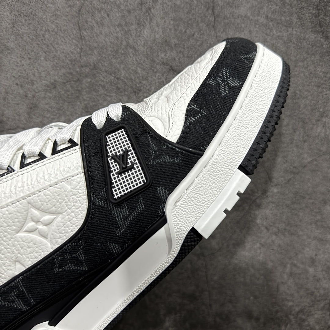 图片[6]-【ZOD版本】Louis Vuitton LV Trainer系列运动休闲板鞋 独家订单，从压花工艺、TPU胶片至大底制作，均采用独立开发的专属模具。定制皮料，细致还原原版纹路与光泽度，真正做到1：1对标原版。 真材实料，毫不妥协——克重与原鞋保持一致，上手一掂便知，原鞋的压手感，扎实分量与质感。市面上许多版本为控制成本，克重往往偏轻很多. 看货说话，真正原汁原味，不惧对比。懂行的大哥请看过来，市面上流通的各个版本任你比对，我们信心十足，静候您的检验。 尺码：35-46-选品中心