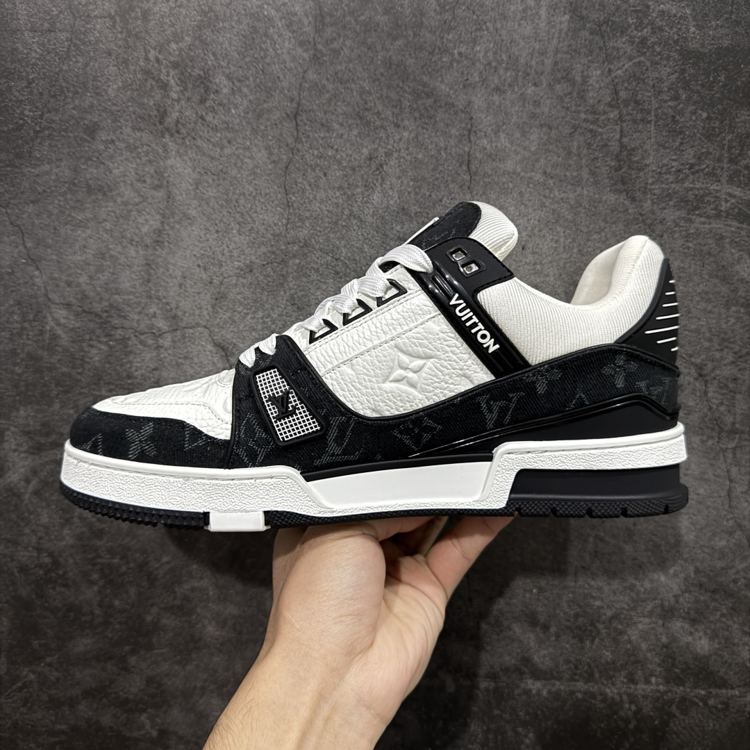 图片[2]-【ZOD版本】Louis Vuitton LV Trainer系列运动休闲板鞋 独家订单，从压花工艺、TPU胶片至大底制作，均采用独立开发的专属模具。定制皮料，细致还原原版纹路与光泽度，真正做到1：1对标原版。 真材实料，毫不妥协——克重与原鞋保持一致，上手一掂便知，原鞋的压手感，扎实分量与质感。市面上许多版本为控制成本，克重往往偏轻很多. 看货说话，真正原汁原味，不惧对比。懂行的大哥请看过来，市面上流通的各个版本任你比对，我们信心十足，静候您的检验。 尺码：35-46-选品中心