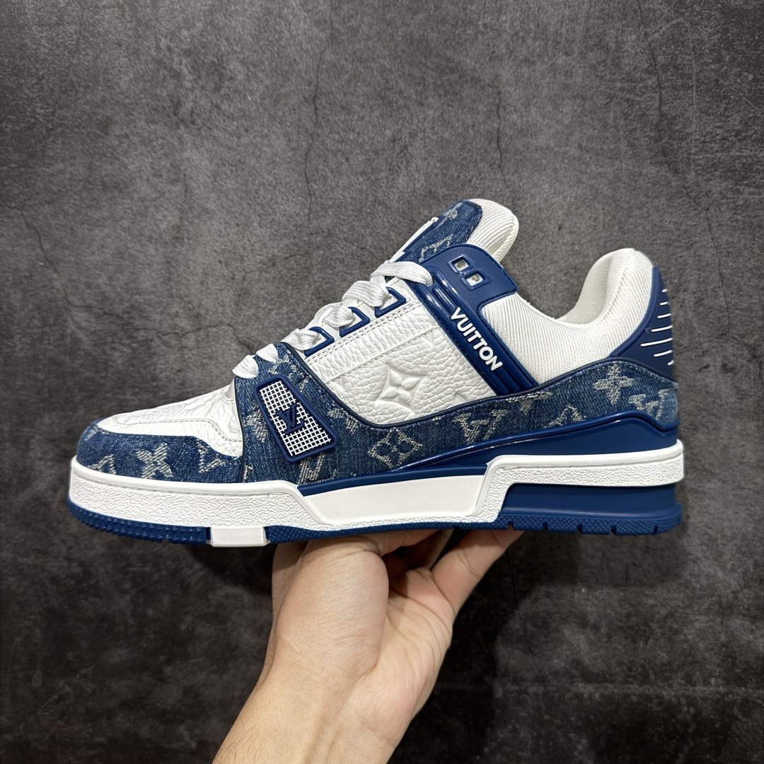 图片[2]-【ZOD版本】Louis Vuitton LV Trainer系列运动休闲板鞋 独家订单，从压花工艺、TPU胶片至大底制作，均采用独立开发的专属模具。定制皮料，细致还原原版纹路与光泽度，真正做到1：1对标原版。 真材实料，毫不妥协——克重与原鞋保持一致，上手一掂便知，原鞋的压手感，扎实分量与质感。市面上许多版本为控制成本，克重往往偏轻很多. 看货说话，真正原汁原味，不惧对比。懂行的大哥请看过来，市面上流通的各个版本任你比对，我们信心十足，静候您的检验。 尺码：35-46-选品中心