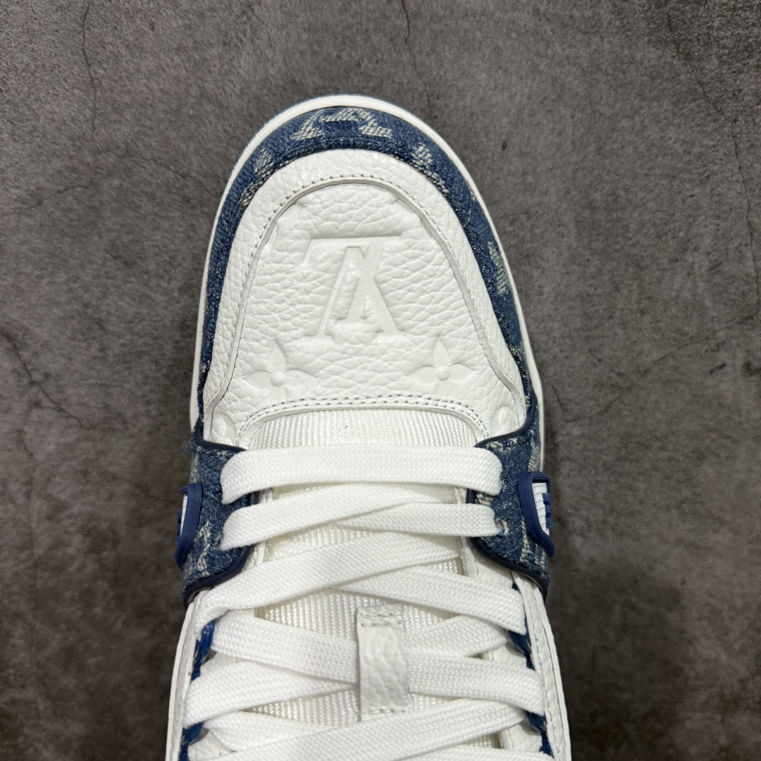 图片[5]-【ZOD版本】Louis Vuitton LV Trainer系列运动休闲板鞋 独家订单，从压花工艺、TPU胶片至大底制作，均采用独立开发的专属模具。定制皮料，细致还原原版纹路与光泽度，真正做到1：1对标原版。 真材实料，毫不妥协——克重与原鞋保持一致，上手一掂便知，原鞋的压手感，扎实分量与质感。市面上许多版本为控制成本，克重往往偏轻很多. 看货说话，真正原汁原味，不惧对比。懂行的大哥请看过来，市面上流通的各个版本任你比对，我们信心十足，静候您的检验。 尺码：35-46-选品中心