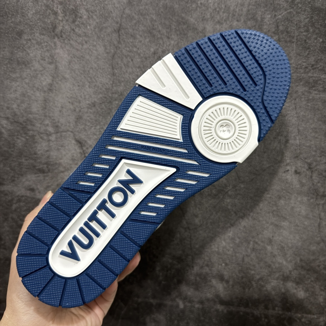 图片[9]-【ZOD版本】Louis Vuitton LV Trainer系列运动休闲板鞋 独家订单，从压花工艺、TPU胶片至大底制作，均采用独立开发的专属模具。定制皮料，细致还原原版纹路与光泽度，真正做到1：1对标原版。 真材实料，毫不妥协——克重与原鞋保持一致，上手一掂便知，原鞋的压手感，扎实分量与质感。市面上许多版本为控制成本，克重往往偏轻很多. 看货说话，真正原汁原味，不惧对比。懂行的大哥请看过来，市面上流通的各个版本任你比对，我们信心十足，静候您的检验。 尺码：35-46-选品中心