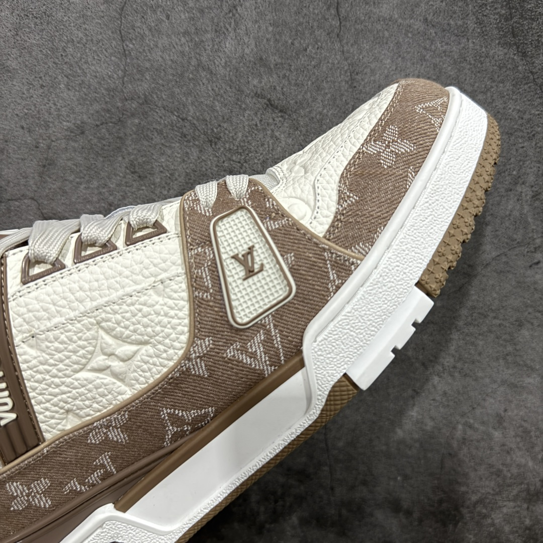 图片[6]-【ZOD版本】Louis Vuitton LV Trainer系列运动休闲板鞋 独家订单，从压花工艺、TPU胶片至大底制作，均采用独立开发的专属模具。定制皮料，细致还原原版纹路与光泽度，真正做到1：1对标原版。 真材实料，毫不妥协——克重与原鞋保持一致，上手一掂便知，原鞋的压手感，扎实分量与质感。市面上许多版本为控制成本，克重往往偏轻很多. 看货说话，真正原汁原味，不惧对比。懂行的大哥请看过来，市面上流通的各个版本任你比对，我们信心十足，静候您的检验。 尺码：35-46-选品中心