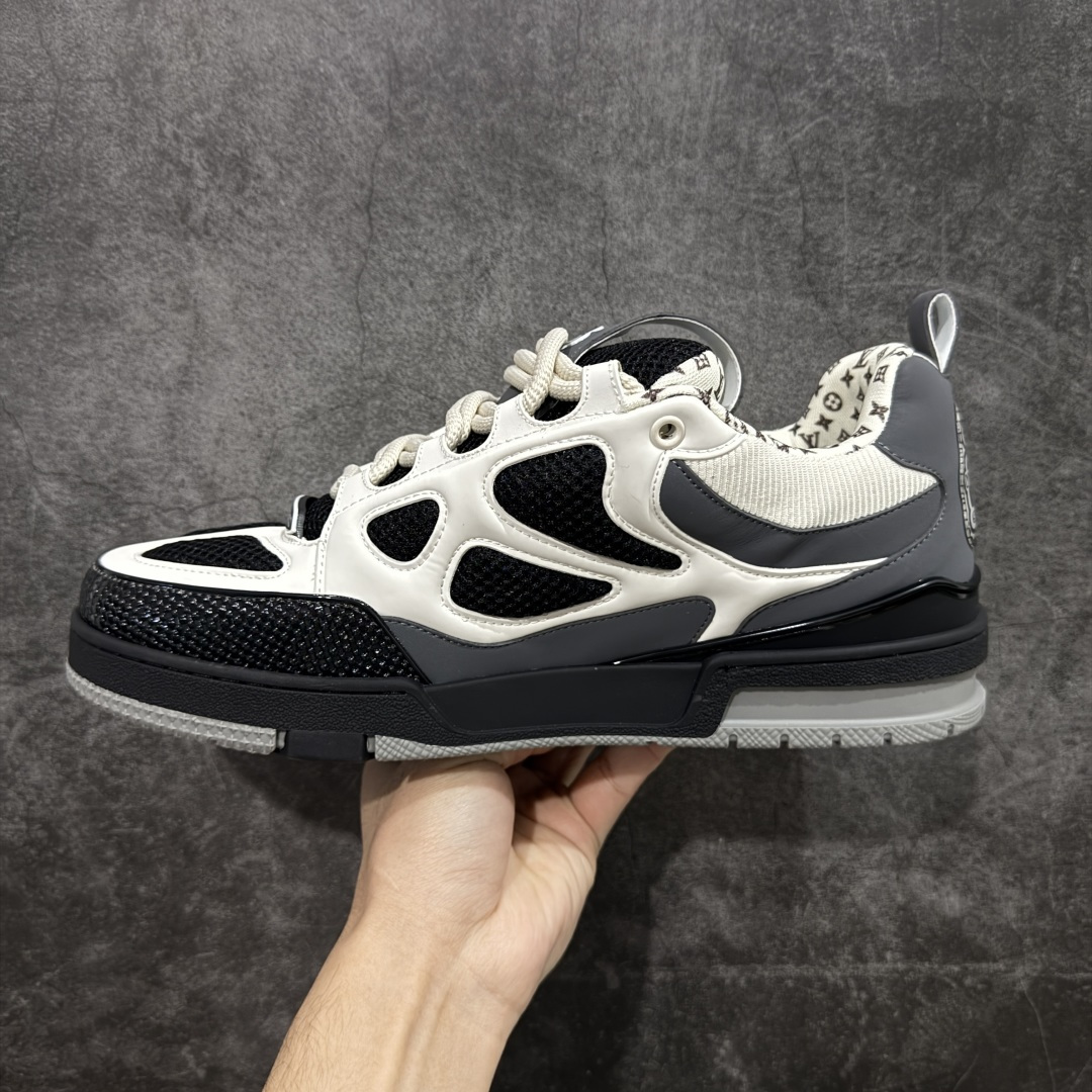 图片[2]-【YS纯原】广奢高端货 LV Skate 系列 滑板鞋 ✦ 原楦原纸版开模，鞋型立体饱满 ✦ 零毛边、零溢胶、零线头瑕疵 ✦ 细节与原版一致 区分市面通货 ✦ 多层叠片＋电脑针车，针距密度一致 ✦ Monogram浮雕＋3D高频压纹 ✦ 多密度发泡中底：支撑回弹媲美专柜 ✦ 原装橡胶大底：含胶量高、纹路深、双拼接零偏差 ✦ ZP级原装包装：专柜款鞋盒＋防尘袋＋说明书 尺码：35–47-选品中心