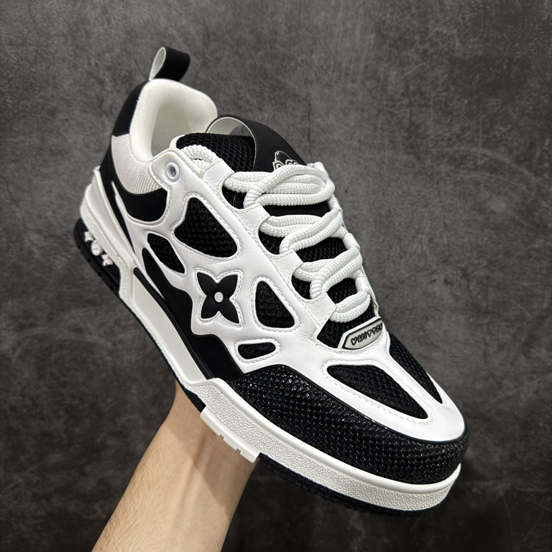 图片[3]-【YS纯原】广奢高端货 LV Skate 系列 滑板鞋 ✦ 原楦原纸版开模，鞋型立体饱满 ✦ 零毛边、零溢胶、零线头瑕疵 ✦ 细节与原版一致 区分市面通货 ✦ 多层叠片＋电脑针车，针距密度一致 ✦ Monogram浮雕＋3D高频压纹 ✦ 多密度发泡中底：支撑回弹媲美专柜 ✦ 原装橡胶大底：含胶量高、纹路深、双拼接零偏差 ✦ ZP级原装包装：专柜款鞋盒＋防尘袋＋说明书 尺码：35–47-选品中心