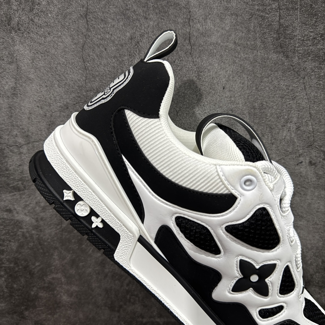 图片[7]-【YS纯原】广奢高端货 LV Skate 系列 滑板鞋 ✦ 原楦原纸版开模，鞋型立体饱满 ✦ 零毛边、零溢胶、零线头瑕疵 ✦ 细节与原版一致 区分市面通货 ✦ 多层叠片＋电脑针车，针距密度一致 ✦ Monogram浮雕＋3D高频压纹 ✦ 多密度发泡中底：支撑回弹媲美专柜 ✦ 原装橡胶大底：含胶量高、纹路深、双拼接零偏差 ✦ ZP级原装包装：专柜款鞋盒＋防尘袋＋说明书 尺码：35–47-选品中心