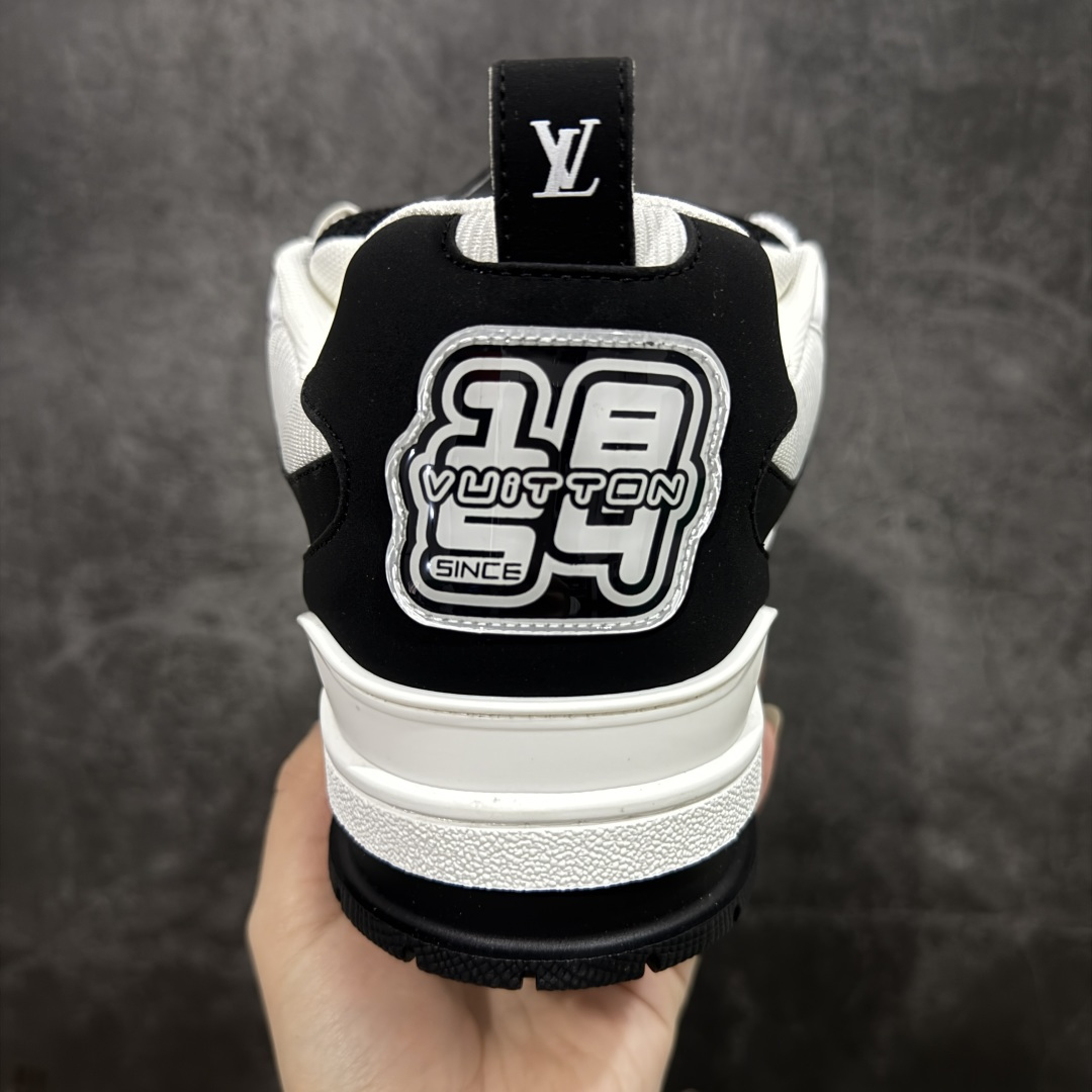 图片[4]-【YS纯原】广奢高端货 LV Skate 系列 滑板鞋 ✦ 原楦原纸版开模，鞋型立体饱满 ✦ 零毛边、零溢胶、零线头瑕疵 ✦ 细节与原版一致 区分市面通货 ✦ 多层叠片＋电脑针车，针距密度一致 ✦ Monogram浮雕＋3D高频压纹 ✦ 多密度发泡中底：支撑回弹媲美专柜 ✦ 原装橡胶大底：含胶量高、纹路深、双拼接零偏差 ✦ ZP级原装包装：专柜款鞋盒＋防尘袋＋说明书 尺码：35–47-选品中心