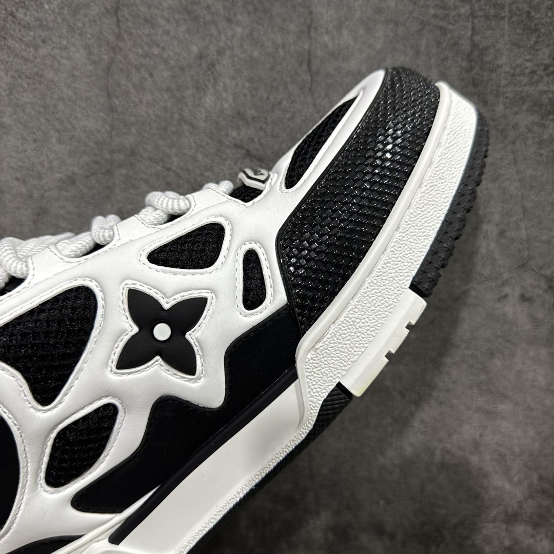 图片[6]-【YS纯原】广奢高端货 LV Skate 系列 滑板鞋 ✦ 原楦原纸版开模，鞋型立体饱满 ✦ 零毛边、零溢胶、零线头瑕疵 ✦ 细节与原版一致 区分市面通货 ✦ 多层叠片＋电脑针车，针距密度一致 ✦ Monogram浮雕＋3D高频压纹 ✦ 多密度发泡中底：支撑回弹媲美专柜 ✦ 原装橡胶大底：含胶量高、纹路深、双拼接零偏差 ✦ ZP级原装包装：专柜款鞋盒＋防尘袋＋说明书 尺码：35–47-选品中心