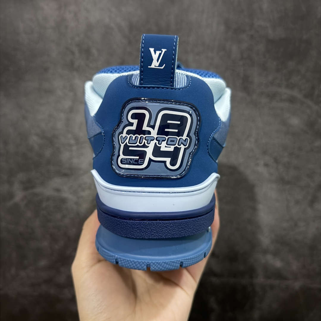 图片[4]-【YS纯原】广奢高端货 LV Skate 系列 滑板鞋 ✦ 原楦原纸版开模，鞋型立体饱满 ✦ 零毛边、零溢胶、零线头瑕疵 ✦ 细节与原版一致 区分市面通货 ✦ 多层叠片＋电脑针车，针距密度一致 ✦ Monogram浮雕＋3D高频压纹 ✦ 多密度发泡中底：支撑回弹媲美专柜 ✦ 原装橡胶大底：含胶量高、纹路深、双拼接零偏差 ✦ ZP级原装包装：专柜款鞋盒＋防尘袋＋说明书 尺码：35–47-选品中心