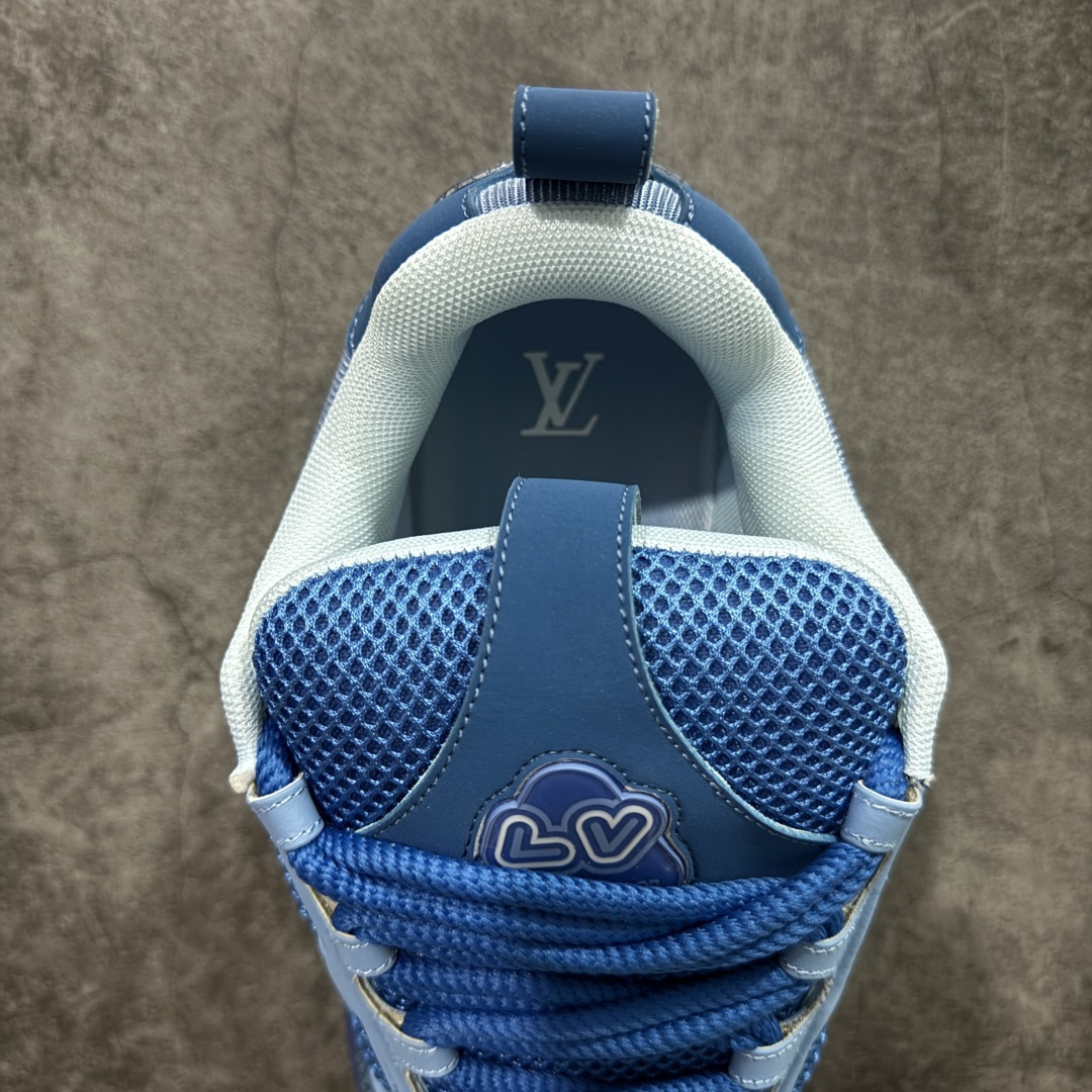 图片[8]-【YS纯原】广奢高端货 LV Skate 系列 滑板鞋 ✦ 原楦原纸版开模，鞋型立体饱满 ✦ 零毛边、零溢胶、零线头瑕疵 ✦ 细节与原版一致 区分市面通货 ✦ 多层叠片＋电脑针车，针距密度一致 ✦ Monogram浮雕＋3D高频压纹 ✦ 多密度发泡中底：支撑回弹媲美专柜 ✦ 原装橡胶大底：含胶量高、纹路深、双拼接零偏差 ✦ ZP级原装包装：专柜款鞋盒＋防尘袋＋说明书 尺码：35–47-选品中心