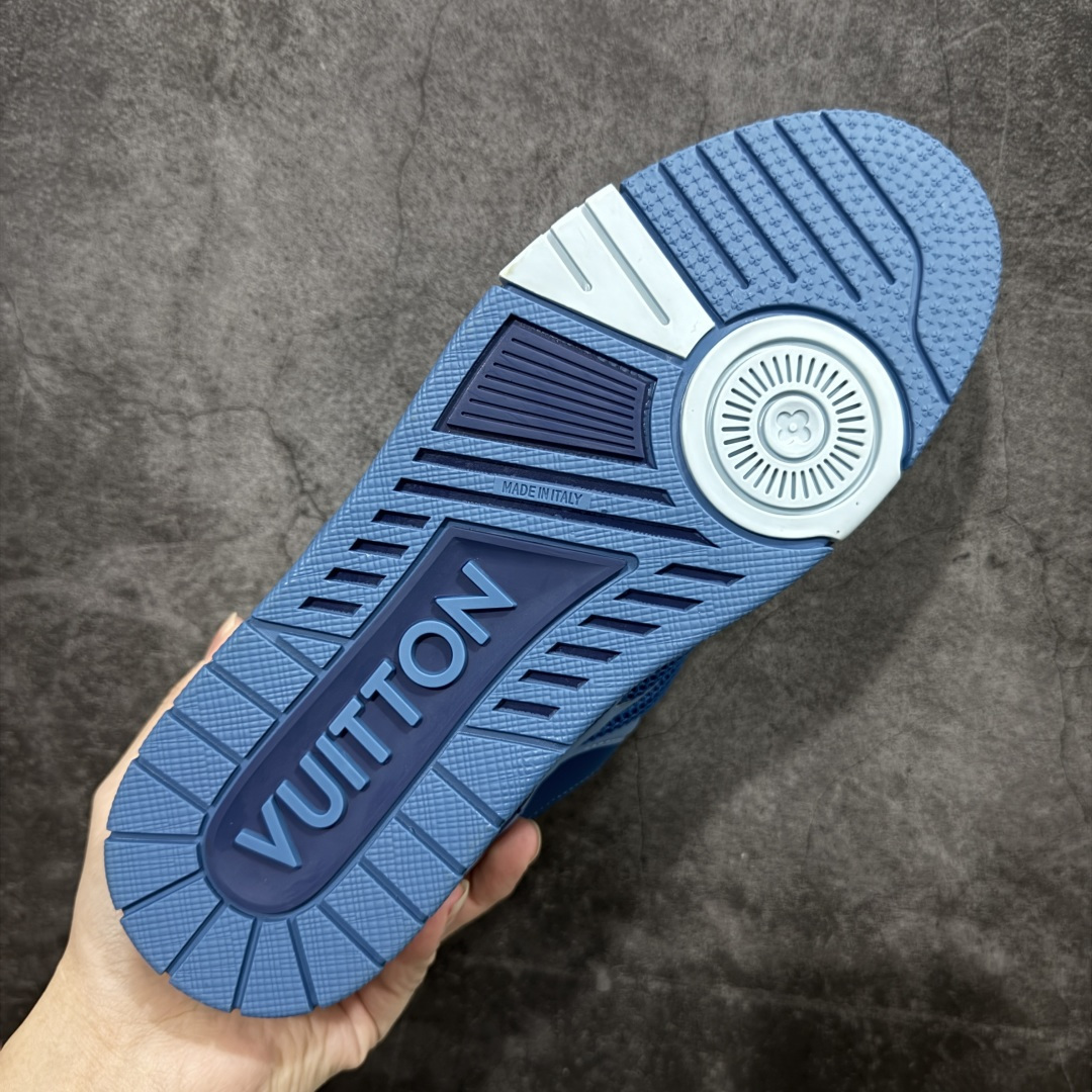 图片[9]-【YS纯原】广奢高端货 LV Skate 系列 滑板鞋 ✦ 原楦原纸版开模，鞋型立体饱满 ✦ 零毛边、零溢胶、零线头瑕疵 ✦ 细节与原版一致 区分市面通货 ✦ 多层叠片＋电脑针车，针距密度一致 ✦ Monogram浮雕＋3D高频压纹 ✦ 多密度发泡中底：支撑回弹媲美专柜 ✦ 原装橡胶大底：含胶量高、纹路深、双拼接零偏差 ✦ ZP级原装包装：专柜款鞋盒＋防尘袋＋说明书 尺码：35–47-选品中心