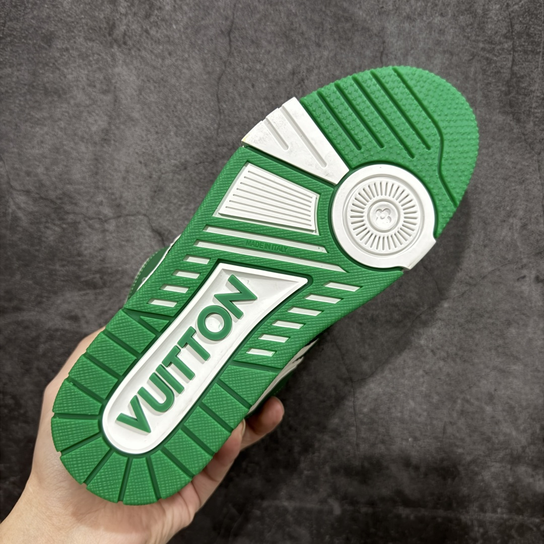 图片[9]-【YS纯原】广奢高端货 LV Skate 系列 滑板鞋 ✦ 原楦原纸版开模，鞋型立体饱满 ✦ 零毛边、零溢胶、零线头瑕疵 ✦ 细节与原版一致 区分市面通货 ✦ 多层叠片＋电脑针车，针距密度一致 ✦ Monogram浮雕＋3D高频压纹 ✦ 多密度发泡中底：支撑回弹媲美专柜 ✦ 原装橡胶大底：含胶量高、纹路深、双拼接零偏差 ✦ ZP级原装包装：专柜款鞋盒＋防尘袋＋说明书 尺码：35–47-选品中心