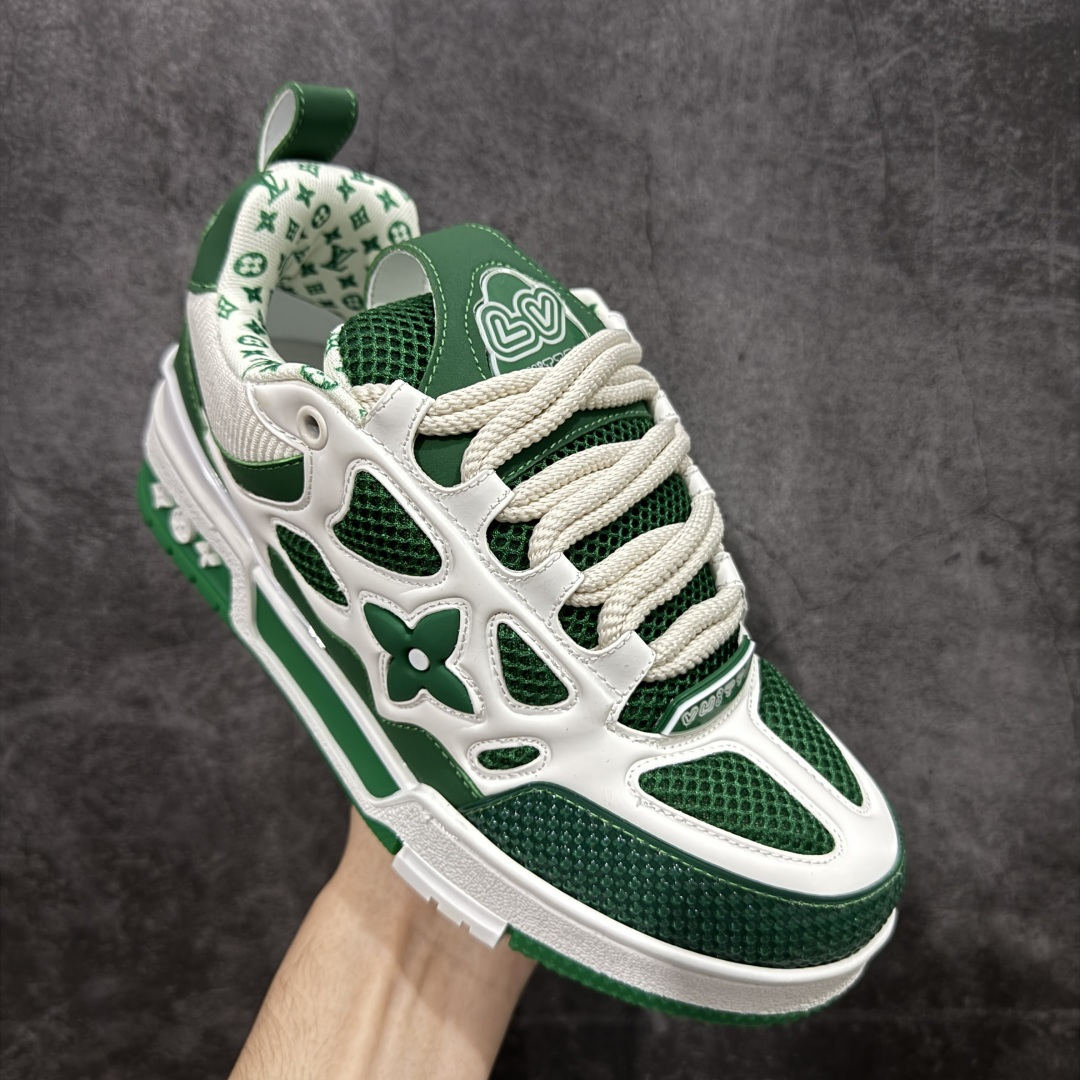 图片[3]-【YS纯原】广奢高端货 LV Skate 系列 滑板鞋 ✦ 原楦原纸版开模，鞋型立体饱满 ✦ 零毛边、零溢胶、零线头瑕疵 ✦ 细节与原版一致 区分市面通货 ✦ 多层叠片＋电脑针车，针距密度一致 ✦ Monogram浮雕＋3D高频压纹 ✦ 多密度发泡中底：支撑回弹媲美专柜 ✦ 原装橡胶大底：含胶量高、纹路深、双拼接零偏差 ✦ ZP级原装包装：专柜款鞋盒＋防尘袋＋说明书 尺码：35–47-选品中心