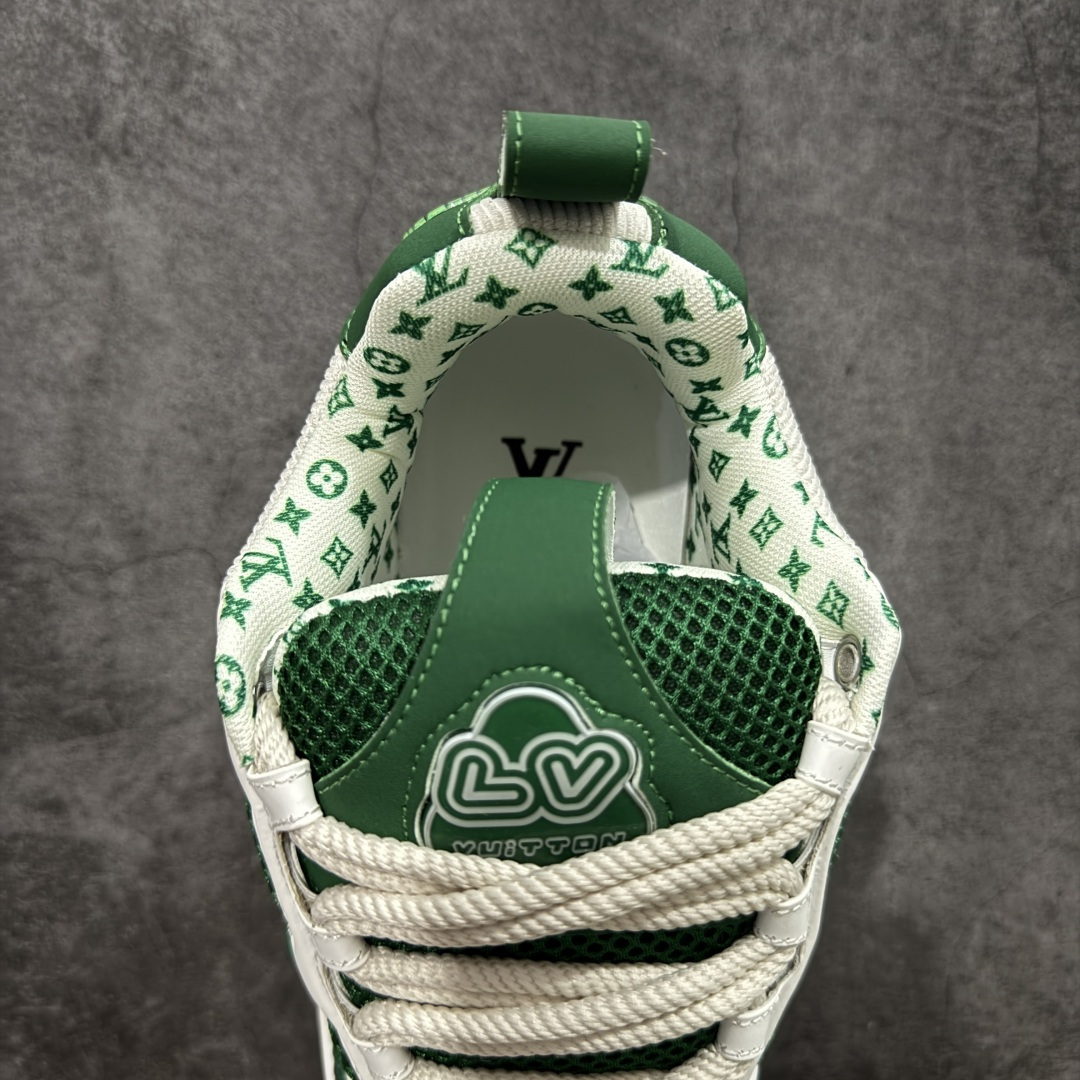 图片[8]-【YS纯原】广奢高端货 LV Skate 系列 滑板鞋 ✦ 原楦原纸版开模，鞋型立体饱满 ✦ 零毛边、零溢胶、零线头瑕疵 ✦ 细节与原版一致 区分市面通货 ✦ 多层叠片＋电脑针车，针距密度一致 ✦ Monogram浮雕＋3D高频压纹 ✦ 多密度发泡中底：支撑回弹媲美专柜 ✦ 原装橡胶大底：含胶量高、纹路深、双拼接零偏差 ✦ ZP级原装包装：专柜款鞋盒＋防尘袋＋说明书 尺码：35–47-选品中心