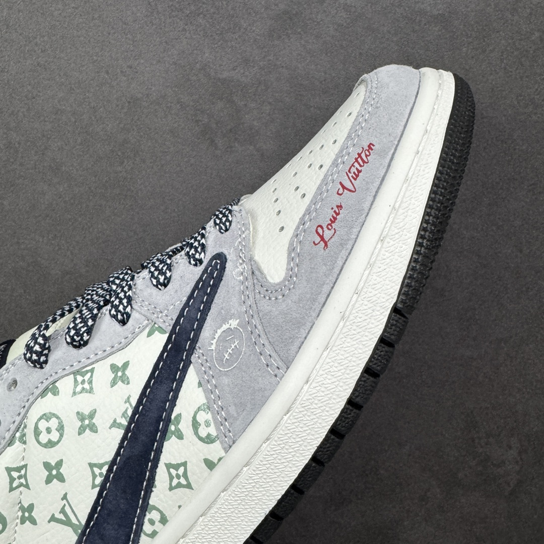 图片[5]-【定制版】Travis Scott x Fragment Design x Jordan Air Jordan 1 Low OG SP “LV联名——会蓝猪八鬼脸” 多方联名合作融合了Travi翻毛蓝勾s Scott 独特的音乐风格，藤原浩个性的设计风格以及Jordan品牌的经典元素 使其成为一双具有独特身份和价值的鞋子 清新而立体的外观加上联名标识更突出了其独特身份 这种配色方案显示出活力和时尚感 在视觉上引人注目 鞋身的质感和细腻的细节处理使其显得高端而格调十足 这款“倒钩”联名是设计与创意完美结合 融合多方的个性风格是一款备受瞩目的潮流鞋款 低帮休闲板鞋 定制鞋盒 大厂纯原品质出货 超高清洁度 皮料切割干净无任何毛边 细节完美 货号：DZ5899-035 尺码：36 36.5 37.5 38 38.5 39 40 40.5 41 42 42.5 43 44 44.5 45 编码：HXSB330340-选品中心