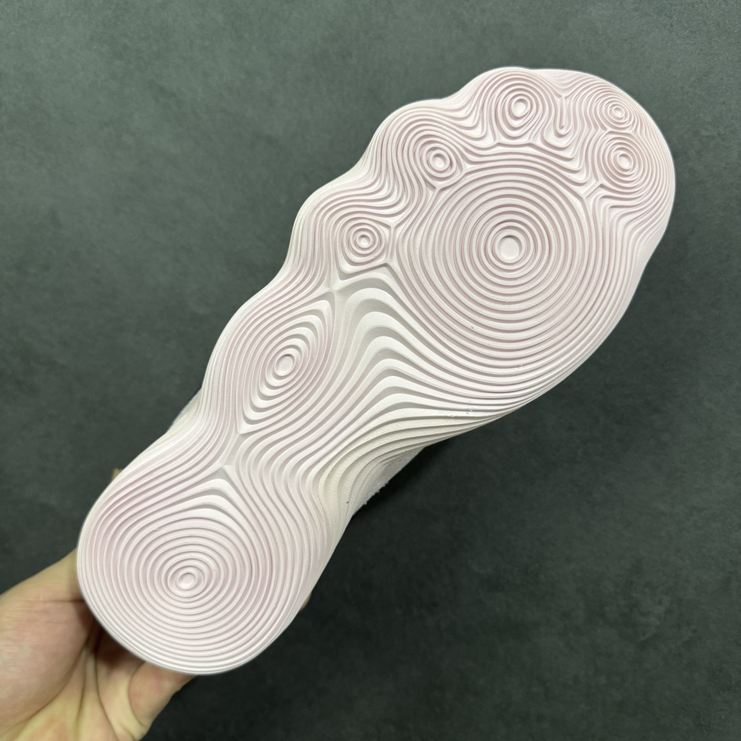 图片[9]-【公司级】Nike React Hyperdunk 2017 Low EP 全新配色 Nike Hyperdunk 2017， 鞋子按鞋面材质共分为编织FK版本和工程网面版本两个版本，编织版本的外观更具前卫感，鞋面采用了更加结实耐用的Flyknit打造，在最容易受到冲击的鞋头部分选用了TPU线材，保证支撑性，鞋身的脚踝处并没有延续上代的袜套设计，而是采用了独特的开窗式鞋领设计，不仅方便穿脱还增加了脚踝的灵活性；工程网面版本的Mesh材质鞋面舒适透气，霸气的大swoosh再度回归鞋面，不过取消了惯用的飞线科技；在缓震方面，使用了全新的React泡棉缓震技术，脚感更加全 面柔和 货号：IM3368-606 尺码：36 36.5 37.5 38 38.5 39 40 40.5 41 42 42.5 43 44 44.5 45 46 编码：LNHA220230-选品中心