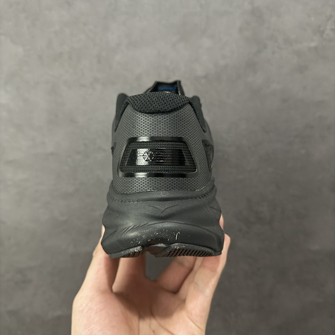 图片[4]-【公司级】HOKA ONE ONE U Clifton One9 舒适 防滑耐磨 低帮 生活休闲鞋 男女同款 轻量低帮户外越野跑鞋 户外山脉越野轻量运动跑鞋 鞋面用轻的无缝架构 鞋带用了弹性不易松脱的扁宽弹性鞋带 轻薄的TPU贴在透气的鞋面上 前掌与中掌部分进行加宽 橡胶大底 EVA缓震鞋底用滚动平衡技术引导跑者自然步态 货号 1155370-BBNB 尺码：36 36.5 37.5 38 38.5 39 40 40.5 41 42 42.5 43 44 45-选品中心