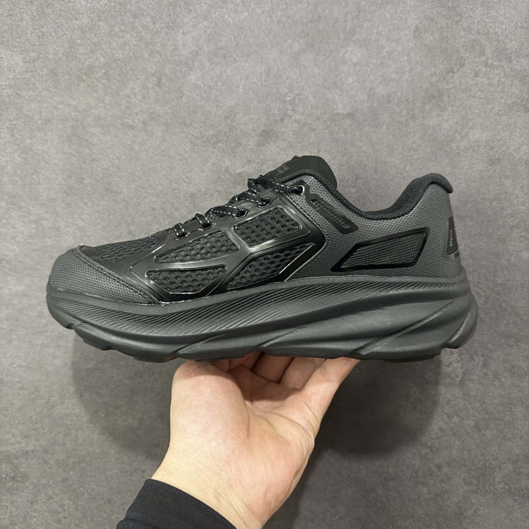 图片[2]-【公司级】HOKA ONE ONE U Clifton One9 舒适 防滑耐磨 低帮 生活休闲鞋 男女同款 轻量低帮户外越野跑鞋 户外山脉越野轻量运动跑鞋 鞋面用轻的无缝架构 鞋带用了弹性不易松脱的扁宽弹性鞋带 轻薄的TPU贴在透气的鞋面上 前掌与中掌部分进行加宽 橡胶大底 EVA缓震鞋底用滚动平衡技术引导跑者自然步态 货号 1155370-BBNB 尺码：36 36.5 37.5 38 38.5 39 40 40.5 41 42 42.5 43 44 45-选品中心