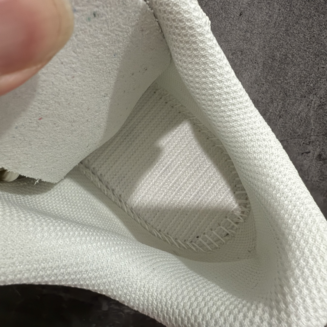 图片[8]-【巅峰版】SALOMON萨洛蒙 ODYSSEY ELMT LOW LTR 柔软舒适 耐磨透气轻便 低帮 生活休闲鞋 男款 雷军同款 474371 纯原外贸平台特供订单 耗时半年巨作 全套原纸板楦头开发 原厂特供网布配套加持 确保原汁原味 完美呈现版型 原档数据独家私模五层组合大底 原装Ortholite轻量化鞋垫 中底布带钢印编号 原厂TPU锁扣 进口港宝加持 后跟自然饱满 还原公司包裹性 鞋面以“锯齿”状的包裹系统呈现 在基色底之下加入了各种色点缀 将公司的最新技术和时尚前卫的造型融入耐用的长跑款式中 鞋面由 TPU 薄膜制成 并焊接在高耐磨网眼上 使其既时尚又坚固 由 ACS底盘支撑 可增强稳定性和支撑力 以及由橡胶凸耳 Contragrip外底覆盖的 EVA 缓冲中底 旨在应对崎岖的地形 鞋舌上的彩色Salomon 标签、Quicklace 系统以及鞋头、鞋舌和鞋跟上的附加品牌使细节更加完美 让穿着者可以轻松驾驭户外与通勤下的任何运动生活场景 无缝鞋身户外随意纵横 颜值与脚感兼备 出街通勤 绝对非常吸睛 你值得拥有 尺码：40 40.5 41 42 42.5 43 44 44.5 45-选品中心