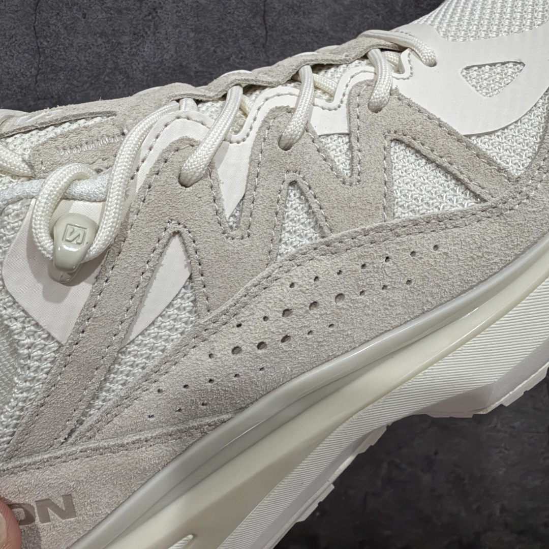 图片[3]-【巅峰版】SALOMON萨洛蒙 ODYSSEY ELMT LOW LTR 柔软舒适 耐磨透气轻便 低帮 生活休闲鞋 男款 雷军同款 474371 纯原外贸平台特供订单 耗时半年巨作 全套原纸板楦头开发 原厂特供网布配套加持 确保原汁原味 完美呈现版型 原档数据独家私模五层组合大底 原装Ortholite轻量化鞋垫 中底布带钢印编号 原厂TPU锁扣 进口港宝加持 后跟自然饱满 还原公司包裹性 鞋面以“锯齿”状的包裹系统呈现 在基色底之下加入了各种色点缀 将公司的最新技术和时尚前卫的造型融入耐用的长跑款式中 鞋面由 TPU 薄膜制成 并焊接在高耐磨网眼上 使其既时尚又坚固 由 ACS底盘支撑 可增强稳定性和支撑力 以及由橡胶凸耳 Contragrip外底覆盖的 EVA 缓冲中底 旨在应对崎岖的地形 鞋舌上的彩色Salomon 标签、Quicklace 系统以及鞋头、鞋舌和鞋跟上的附加品牌使细节更加完美 让穿着者可以轻松驾驭户外与通勤下的任何运动生活场景 无缝鞋身户外随意纵横 颜值与脚感兼备 出街通勤 绝对非常吸睛 你值得拥有 尺码：40 40.5 41 42 42.5 43 44 44.5 45-选品中心