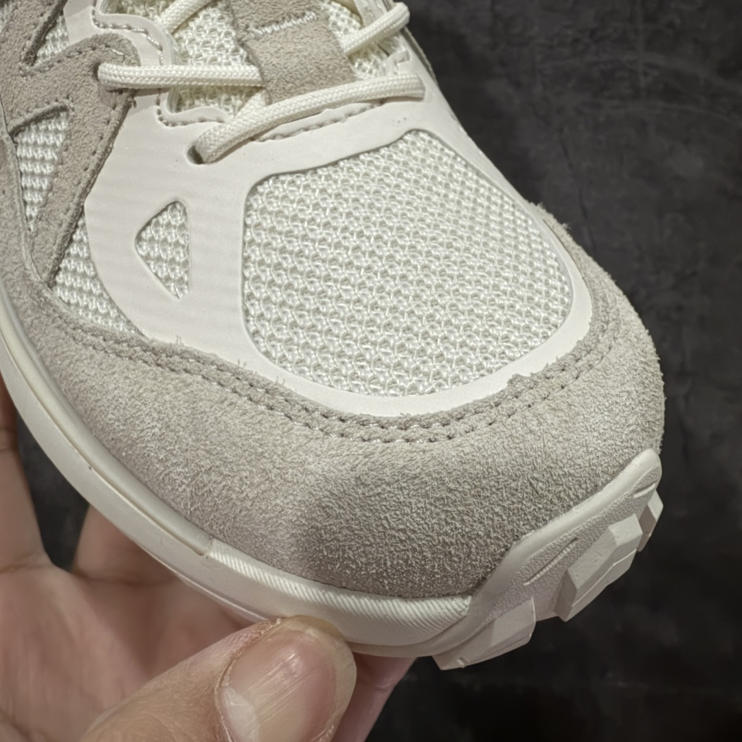 图片[4]-【巅峰版】SALOMON萨洛蒙 ODYSSEY ELMT LOW LTR 柔软舒适 耐磨透气轻便 低帮 生活休闲鞋 男款 雷军同款 474371 纯原外贸平台特供订单 耗时半年巨作 全套原纸板楦头开发 原厂特供网布配套加持 确保原汁原味 完美呈现版型 原档数据独家私模五层组合大底 原装Ortholite轻量化鞋垫 中底布带钢印编号 原厂TPU锁扣 进口港宝加持 后跟自然饱满 还原公司包裹性 鞋面以“锯齿”状的包裹系统呈现 在基色底之下加入了各种色点缀 将公司的最新技术和时尚前卫的造型融入耐用的长跑款式中 鞋面由 TPU 薄膜制成 并焊接在高耐磨网眼上 使其既时尚又坚固 由 ACS底盘支撑 可增强稳定性和支撑力 以及由橡胶凸耳 Contragrip外底覆盖的 EVA 缓冲中底 旨在应对崎岖的地形 鞋舌上的彩色Salomon 标签、Quicklace 系统以及鞋头、鞋舌和鞋跟上的附加品牌使细节更加完美 让穿着者可以轻松驾驭户外与通勤下的任何运动生活场景 无缝鞋身户外随意纵横 颜值与脚感兼备 出街通勤 绝对非常吸睛 你值得拥有 尺码：40 40.5 41 42 42.5 43 44 44.5 45-选品中心