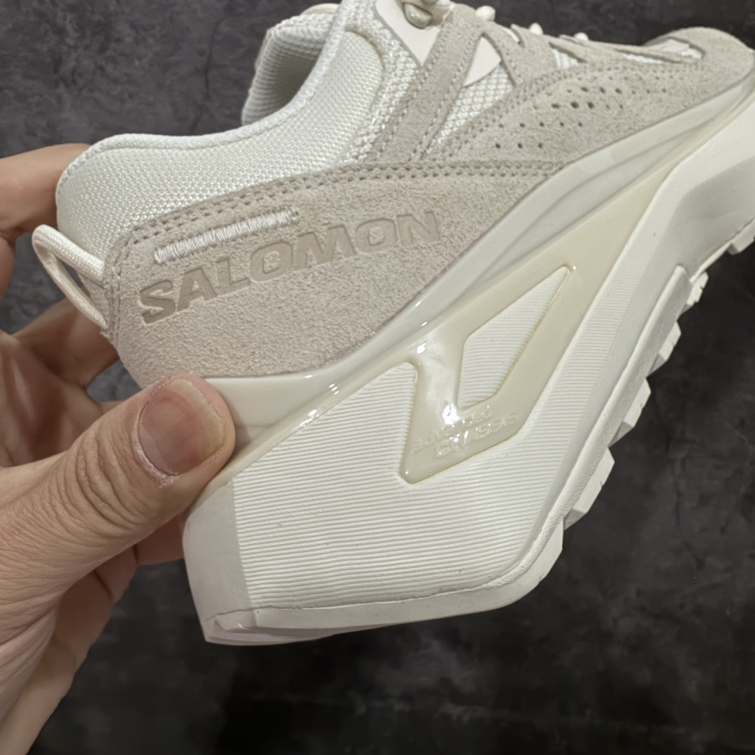 图片[2]-【巅峰版】SALOMON萨洛蒙 ODYSSEY ELMT LOW LTR 柔软舒适 耐磨透气轻便 低帮 生活休闲鞋 男款 雷军同款 474371 纯原外贸平台特供订单 耗时半年巨作 全套原纸板楦头开发 原厂特供网布配套加持 确保原汁原味 完美呈现版型 原档数据独家私模五层组合大底 原装Ortholite轻量化鞋垫 中底布带钢印编号 原厂TPU锁扣 进口港宝加持 后跟自然饱满 还原公司包裹性 鞋面以“锯齿”状的包裹系统呈现 在基色底之下加入了各种色点缀 将公司的最新技术和时尚前卫的造型融入耐用的长跑款式中 鞋面由 TPU 薄膜制成 并焊接在高耐磨网眼上 使其既时尚又坚固 由 ACS底盘支撑 可增强稳定性和支撑力 以及由橡胶凸耳 Contragrip外底覆盖的 EVA 缓冲中底 旨在应对崎岖的地形 鞋舌上的彩色Salomon 标签、Quicklace 系统以及鞋头、鞋舌和鞋跟上的附加品牌使细节更加完美 让穿着者可以轻松驾驭户外与通勤下的任何运动生活场景 无缝鞋身户外随意纵横 颜值与脚感兼备 出街通勤 绝对非常吸睛 你值得拥有 尺码：40 40.5 41 42 42.5 43 44 44.5 45-选品中心