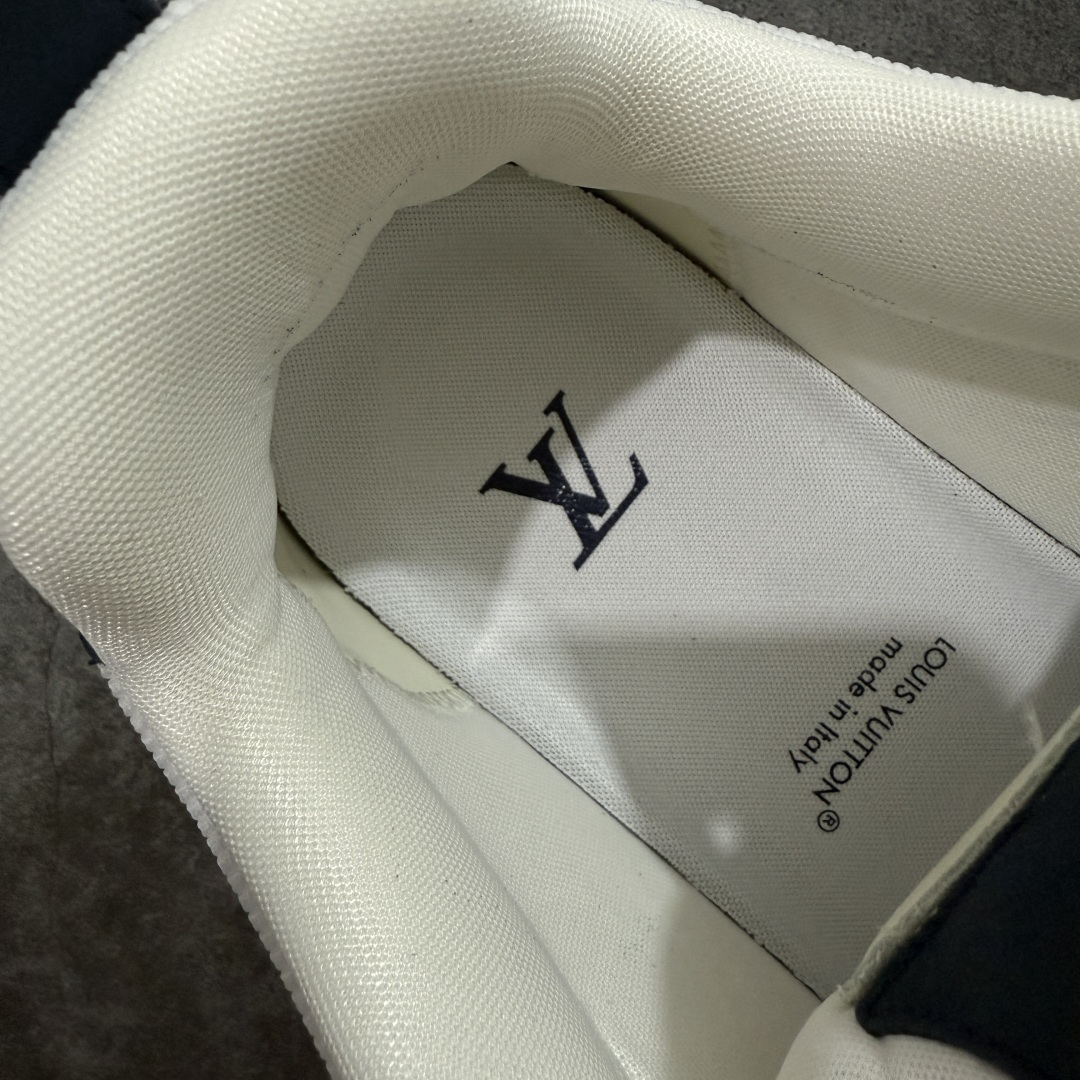 图片[8]-【佛山顶级超A版】Louis Vuitton LV Skate系列 白蓝 仓库现货 当天可取 佛山超A私人订单 专柜混卖零售专供 所有配色均为购买原版复刻 整体版型 皮料 市场独一无二 后跟版型都可以自行对比[机智]吊打市场所有货 怒甩十条街，欢迎拿市场各大工厂的货来对比！ 鞋舌烫金超正 压印程度秒杀市面90%以上的高端货 新配色陆续开发出货 尺码：39-46-选品中心