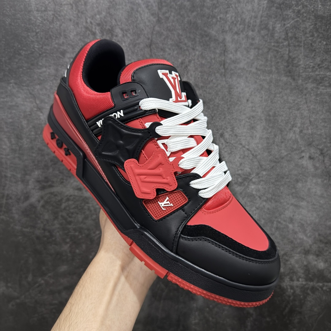 图片[3]-【莞产YS版本】Louis Vuitton Trainer lv时装走秀运动鞋 完美鞋型超高的清洁度 零毛边线头瑕疵 全套原楦原纸版原鞋开模 全网最具灵魂的版型 正确原装黄色鞋盒 正确中底印花 鞋面印花3D高频深度立体 全鞋电脑针车 紧密相连 针距密度一致 环保乳胶注塑鞋垫 厚度脚感还原原版 皮面裁剪部位 统一油边封口工艺 原装橡胶大底含胶量大底组合零偏差 专柜全套包装 防尘袋 说明书 质保卡 男女鞋 尺码： 39 40 41 42 43 44 45-选品中心