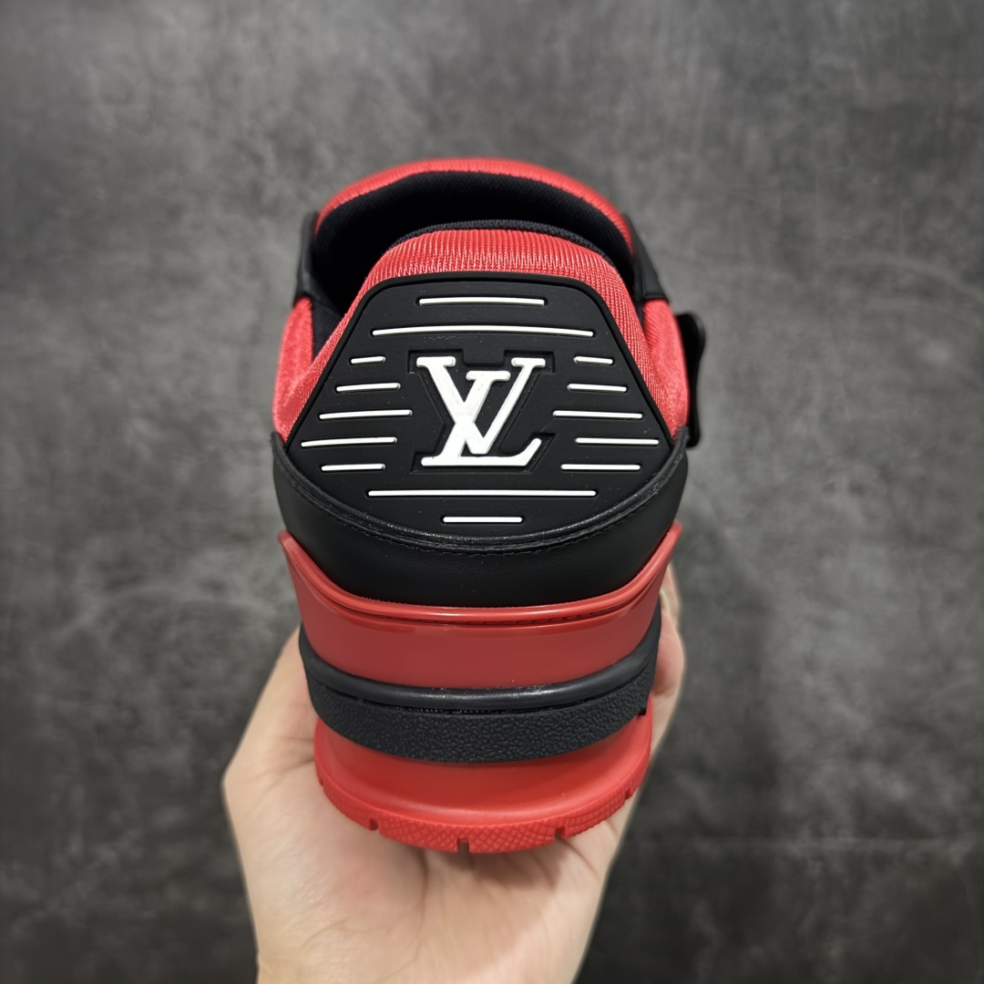 图片[4]-【莞产YS版本】Louis Vuitton Trainer lv时装走秀运动鞋 完美鞋型超高的清洁度 零毛边线头瑕疵 全套原楦原纸版原鞋开模 全网最具灵魂的版型 正确原装黄色鞋盒 正确中底印花 鞋面印花3D高频深度立体 全鞋电脑针车 紧密相连 针距密度一致 环保乳胶注塑鞋垫 厚度脚感还原原版 皮面裁剪部位 统一油边封口工艺 原装橡胶大底含胶量大底组合零偏差 专柜全套包装 防尘袋 说明书 质保卡 男女鞋 尺码： 39 40 41 42 43 44 45-选品中心