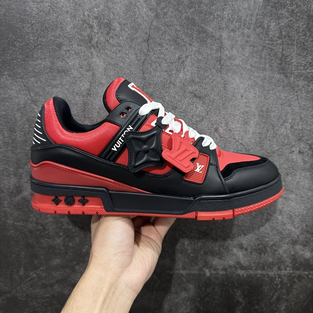 【莞产YS版本】Louis Vuitton Trainer lv时装走秀运动鞋 完美鞋型超高的清洁度 零毛边线头瑕疵 全套原楦原纸版原鞋开模 全网最具灵魂的版型 正确原装黄色鞋盒 正确中底印花 鞋面印花3D高频深度立体 全鞋电脑针车 紧密相连 针距密度一致 环保乳胶注塑鞋垫 厚度脚感还原原版 皮面裁剪部位 统一油边封口工艺 原装橡胶大底含胶量大底组合零偏差 专柜全套包装 防尘袋 说明书 质保卡 男女鞋 尺码: 39 40 41 42 43 44 45-选品中心