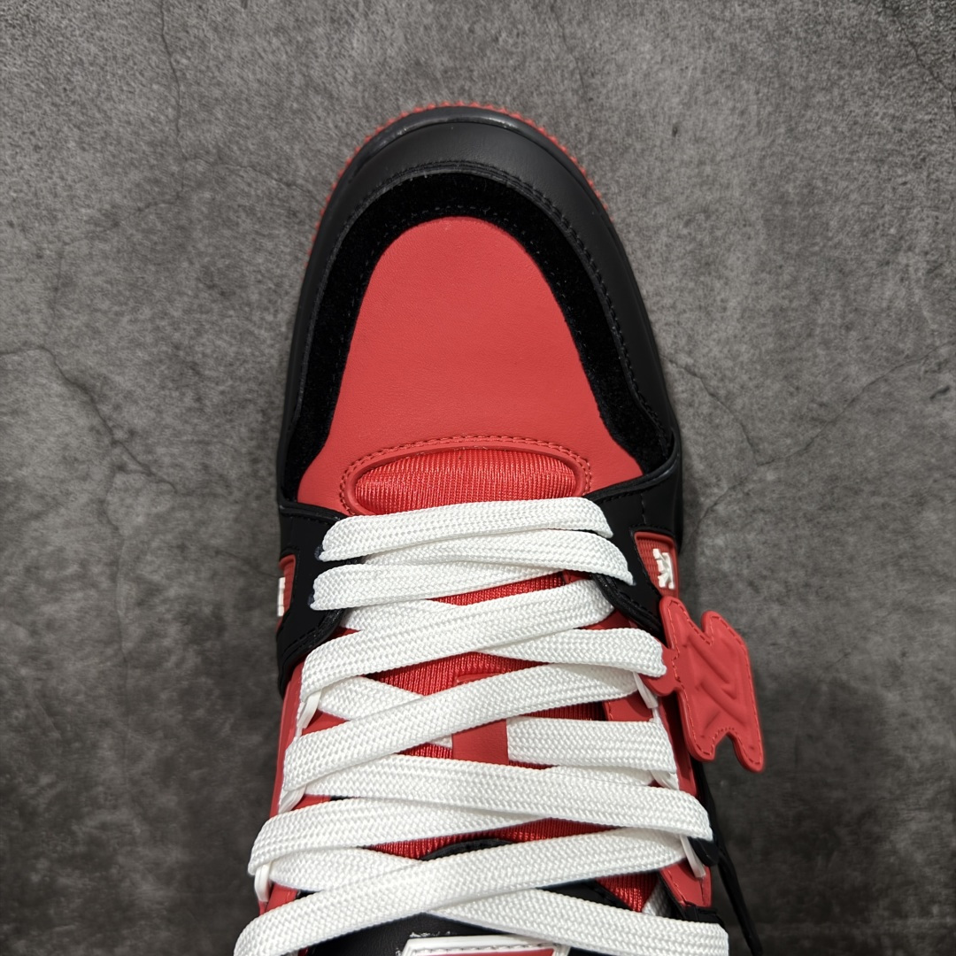 图片[5]-【莞产YS版本】Louis Vuitton Trainer lv时装走秀运动鞋 完美鞋型超高的清洁度 零毛边线头瑕疵 全套原楦原纸版原鞋开模 全网最具灵魂的版型 正确原装黄色鞋盒 正确中底印花 鞋面印花3D高频深度立体 全鞋电脑针车 紧密相连 针距密度一致 环保乳胶注塑鞋垫 厚度脚感还原原版 皮面裁剪部位 统一油边封口工艺 原装橡胶大底含胶量大底组合零偏差 专柜全套包装 防尘袋 说明书 质保卡 男女鞋 尺码： 39 40 41 42 43 44 45-选品中心