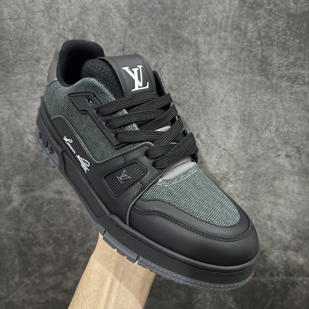 图片[3]-【莞产YS版本】Louis Vuitton Trainer lv时装走秀运动鞋 完美鞋型超高的清洁度 零毛边线头瑕疵 全套原楦原纸版原鞋开模 全网最具灵魂的版型 正确原装黄色鞋盒 正确中底印花 鞋面印花3D高频深度立体 全鞋电脑针车 紧密相连 针距密度一致 环保乳胶注塑鞋垫 厚度脚感还原原版 皮面裁剪部位 统一油边封口工艺 原装橡胶大底含胶量大底组合零偏差 专柜全套包装 防尘袋 说明书 质保卡 男女鞋 尺码： 39 40 41 42 43 44 45-选品中心