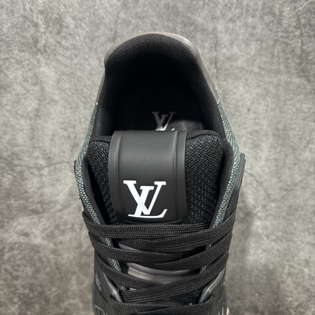 图片[8]-【莞产YS版本】Louis Vuitton Trainer lv时装走秀运动鞋 完美鞋型超高的清洁度 零毛边线头瑕疵 全套原楦原纸版原鞋开模 全网最具灵魂的版型 正确原装黄色鞋盒 正确中底印花 鞋面印花3D高频深度立体 全鞋电脑针车 紧密相连 针距密度一致 环保乳胶注塑鞋垫 厚度脚感还原原版 皮面裁剪部位 统一油边封口工艺 原装橡胶大底含胶量大底组合零偏差 专柜全套包装 防尘袋 说明书 质保卡 男女鞋 尺码： 39 40 41 42 43 44 45-选品中心
