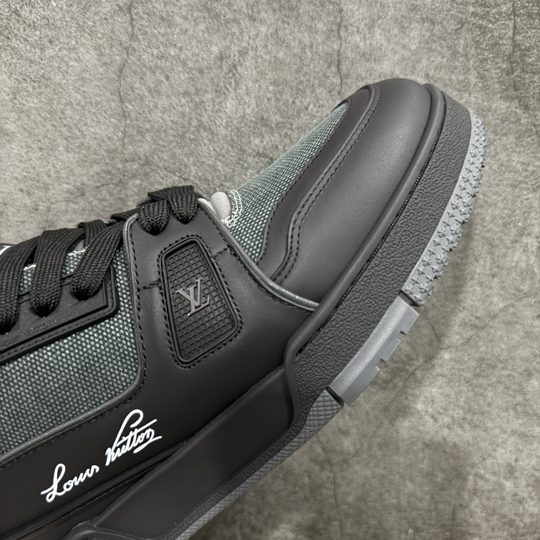 图片[6]-【莞产YS版本】Louis Vuitton Trainer lv时装走秀运动鞋 完美鞋型超高的清洁度 零毛边线头瑕疵 全套原楦原纸版原鞋开模 全网最具灵魂的版型 正确原装黄色鞋盒 正确中底印花 鞋面印花3D高频深度立体 全鞋电脑针车 紧密相连 针距密度一致 环保乳胶注塑鞋垫 厚度脚感还原原版 皮面裁剪部位 统一油边封口工艺 原装橡胶大底含胶量大底组合零偏差 专柜全套包装 防尘袋 说明书 质保卡 男女鞋 尺码： 39 40 41 42 43 44 45-选品中心