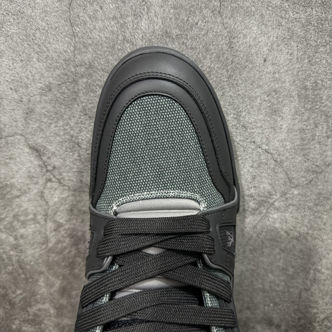 图片[5]-【莞产YS版本】Louis Vuitton Trainer lv时装走秀运动鞋 完美鞋型超高的清洁度 零毛边线头瑕疵 全套原楦原纸版原鞋开模 全网最具灵魂的版型 正确原装黄色鞋盒 正确中底印花 鞋面印花3D高频深度立体 全鞋电脑针车 紧密相连 针距密度一致 环保乳胶注塑鞋垫 厚度脚感还原原版 皮面裁剪部位 统一油边封口工艺 原装橡胶大底含胶量大底组合零偏差 专柜全套包装 防尘袋 说明书 质保卡 男女鞋 尺码： 39 40 41 42 43 44 45-选品中心